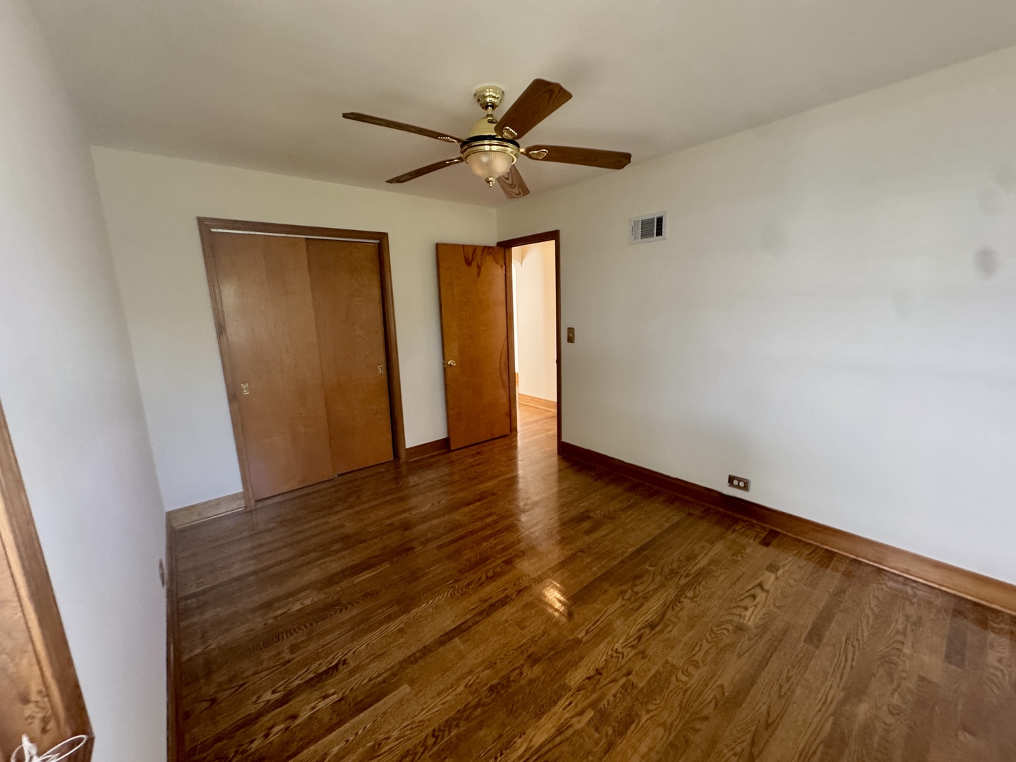 52 N 6th Avenue, Des Plaines, IL 60016