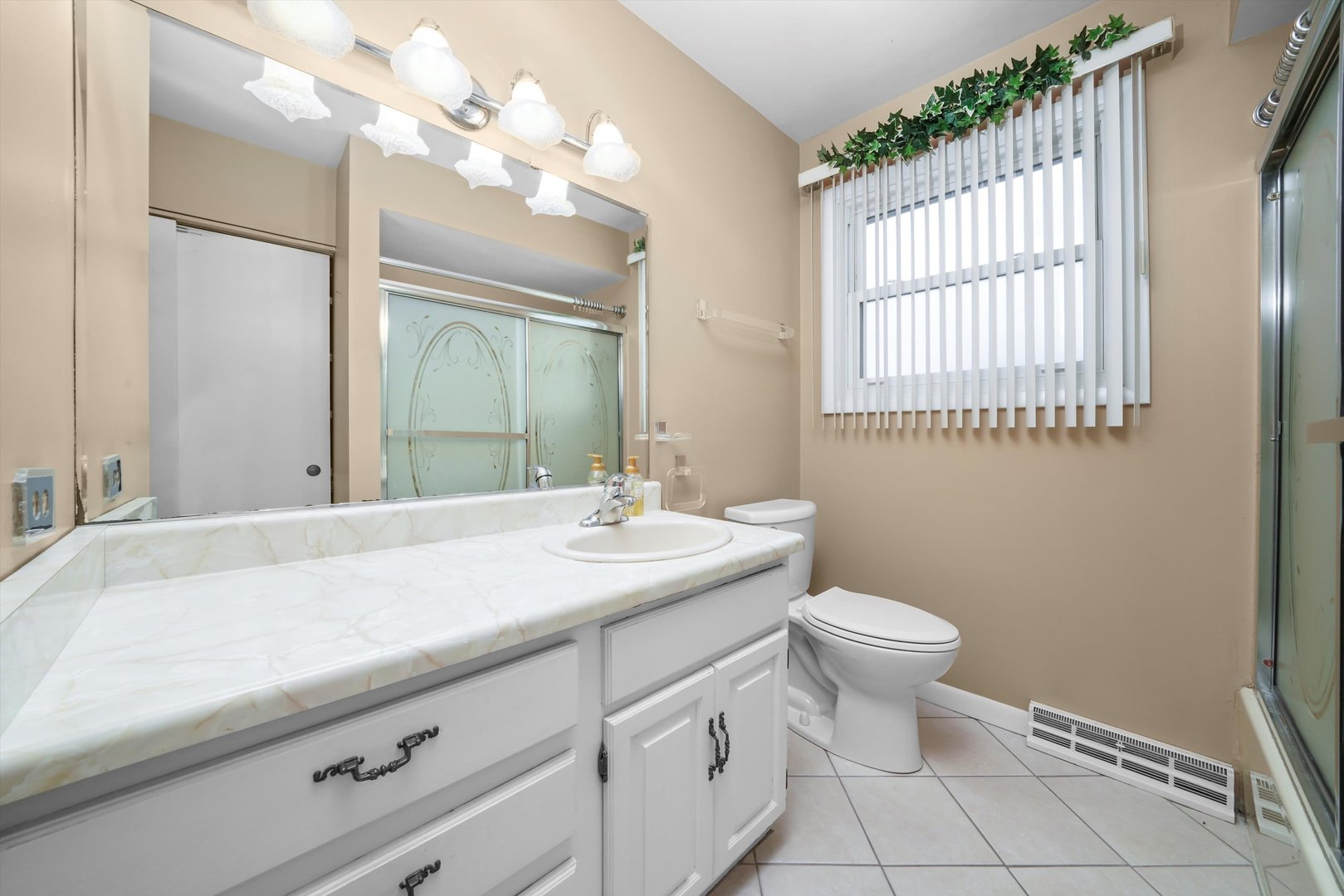 7721 Normandy Avenue, Burbank, IL 60459