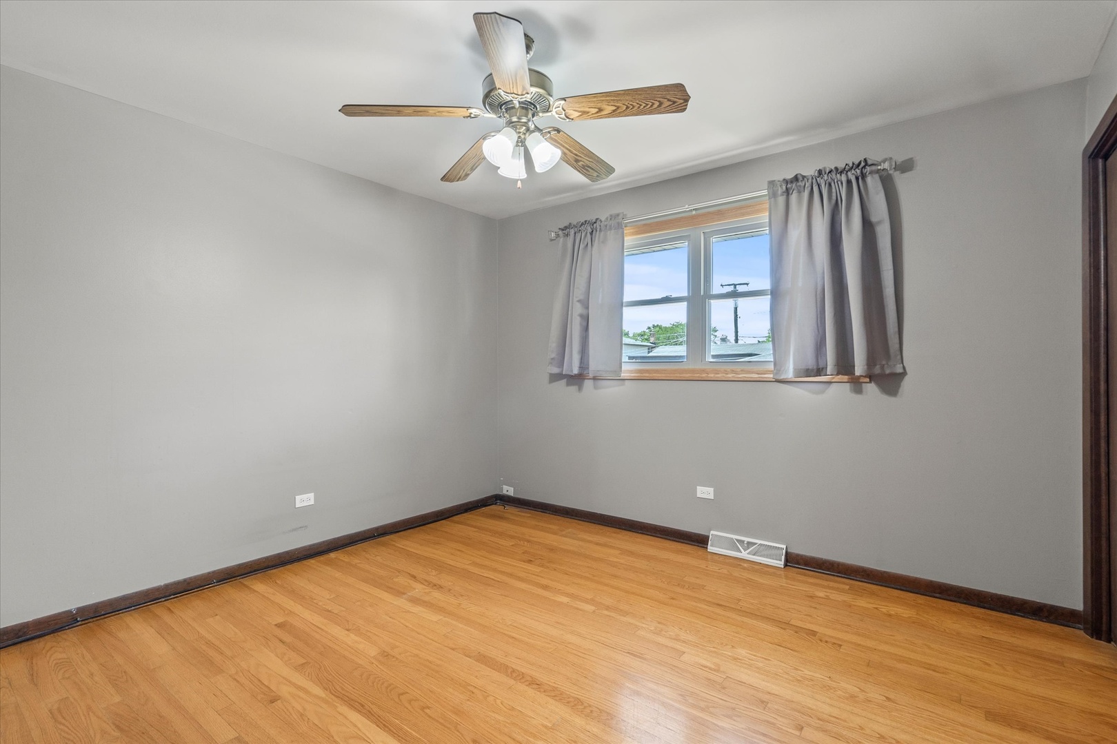 8436 Moody Avenue, Burbank, IL 60459