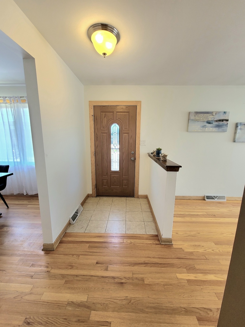 8436 Moody Avenue, Burbank, IL 60459