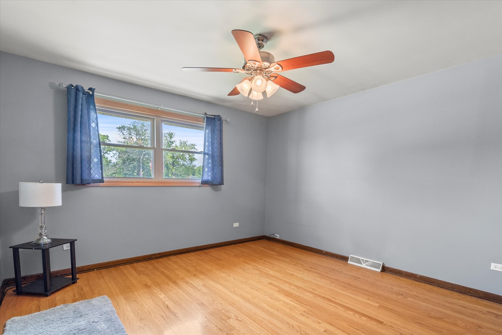 8436 Moody Avenue, Burbank, IL 60459