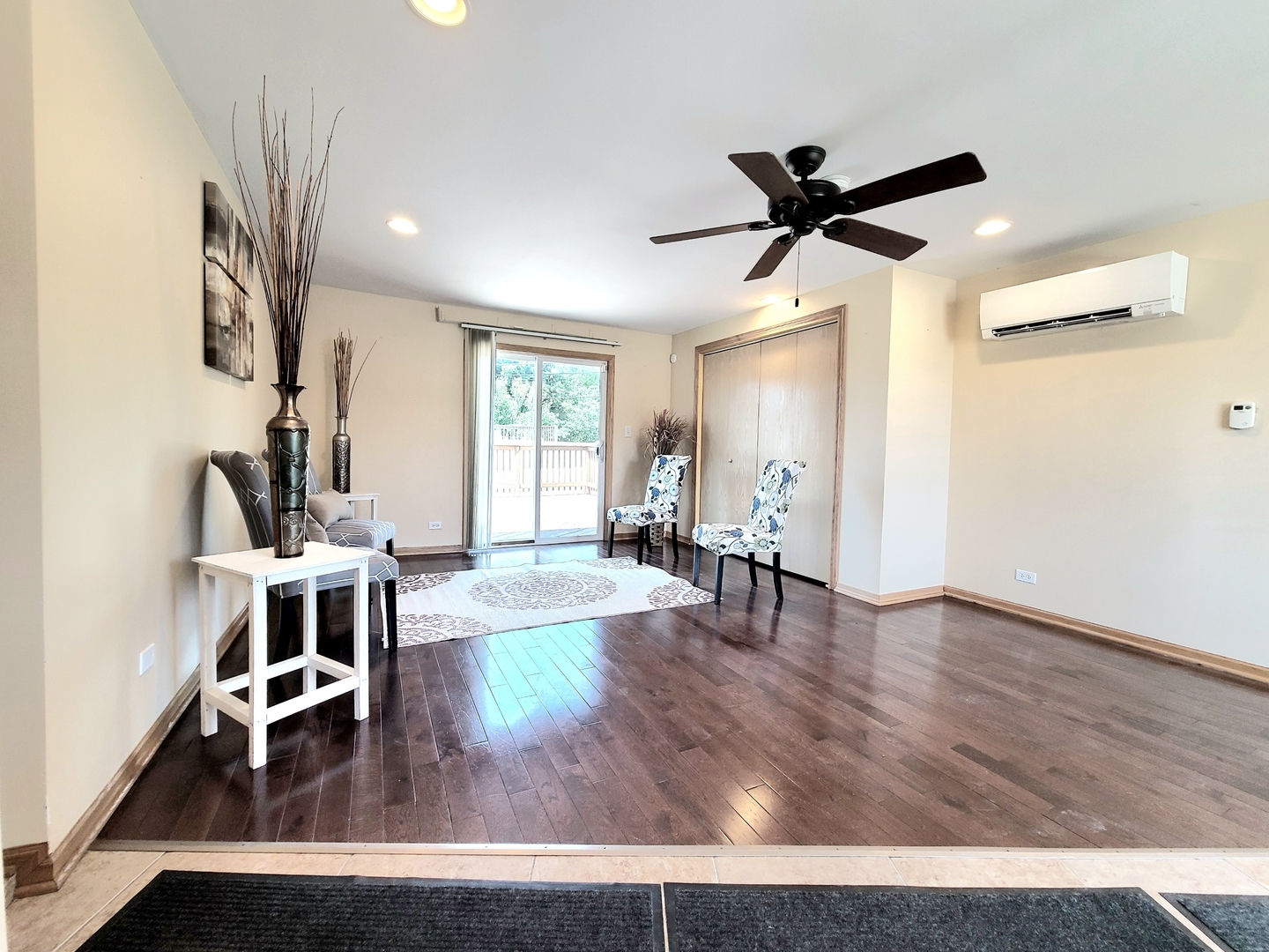 8436 Moody Avenue, Burbank, IL 60459