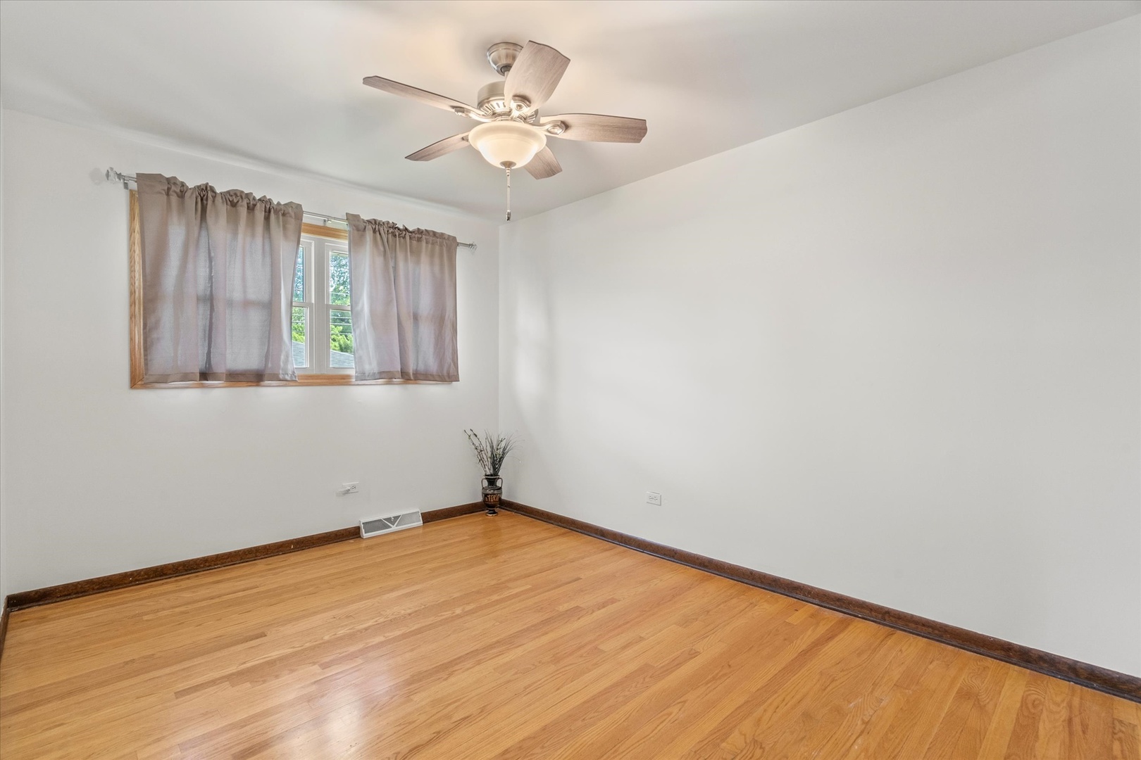 8436 Moody Avenue, Burbank, IL 60459