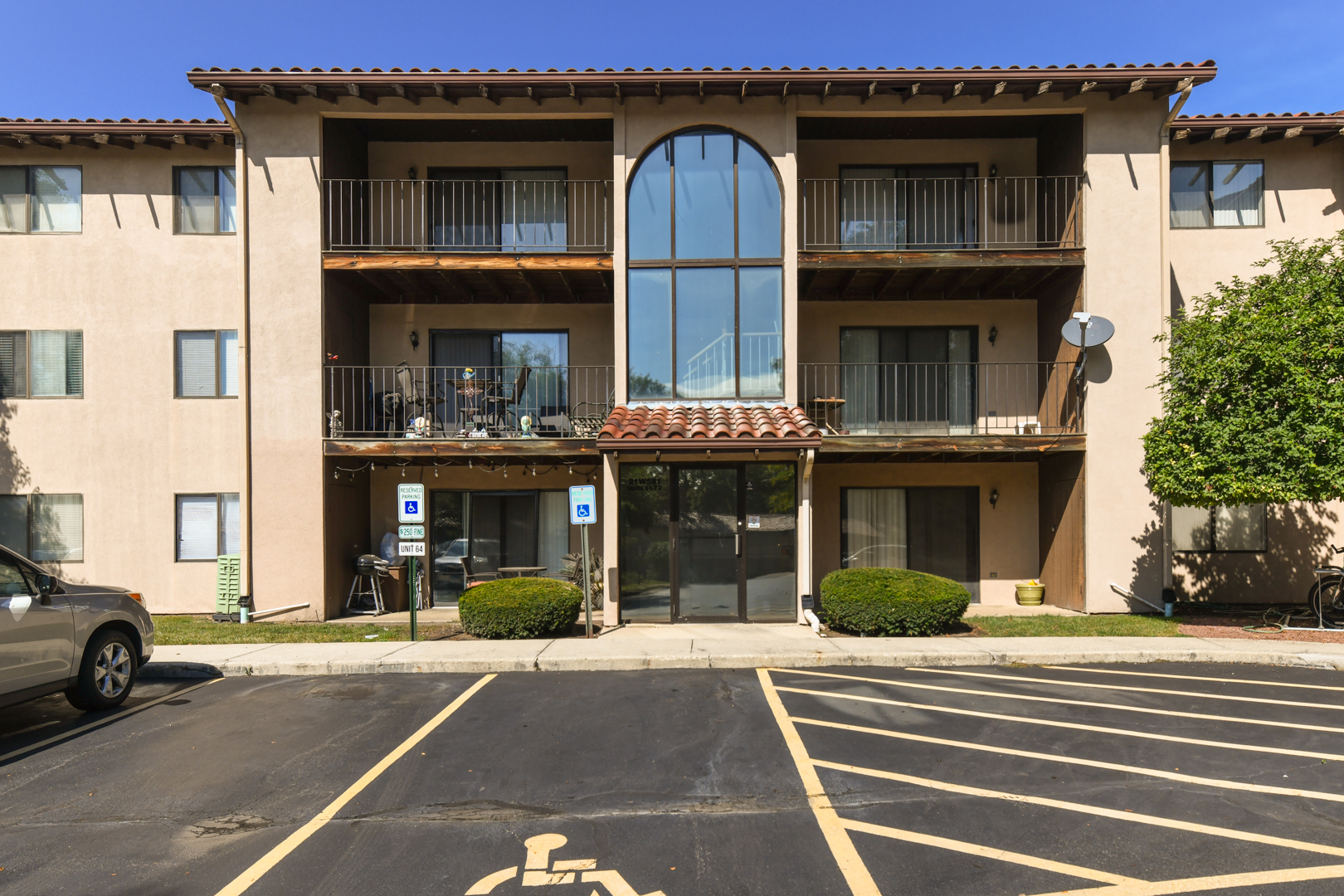 21W581 North Avenue #71, Lombard, IL 60148