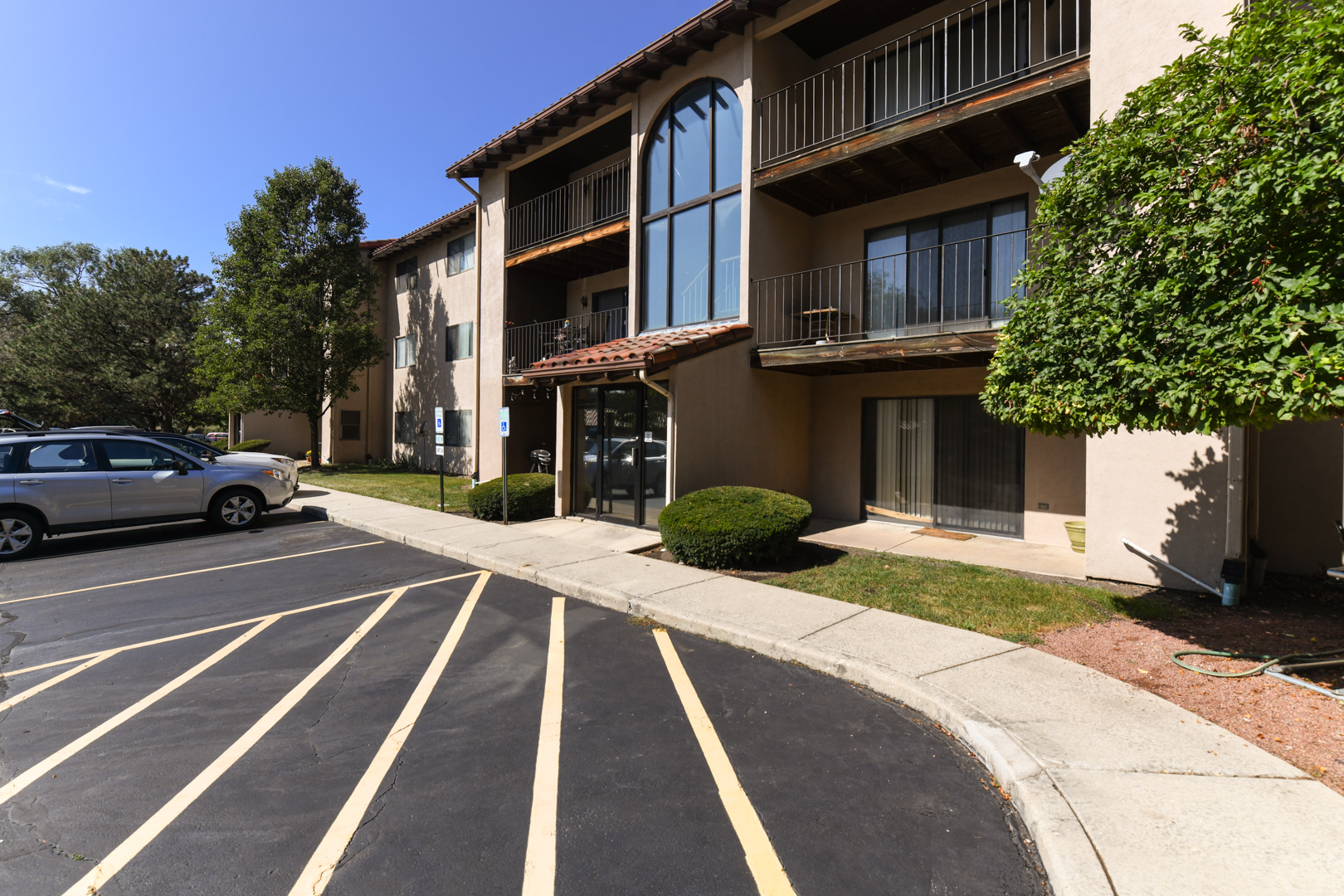 21W581 North Avenue #71, Lombard, IL 60148