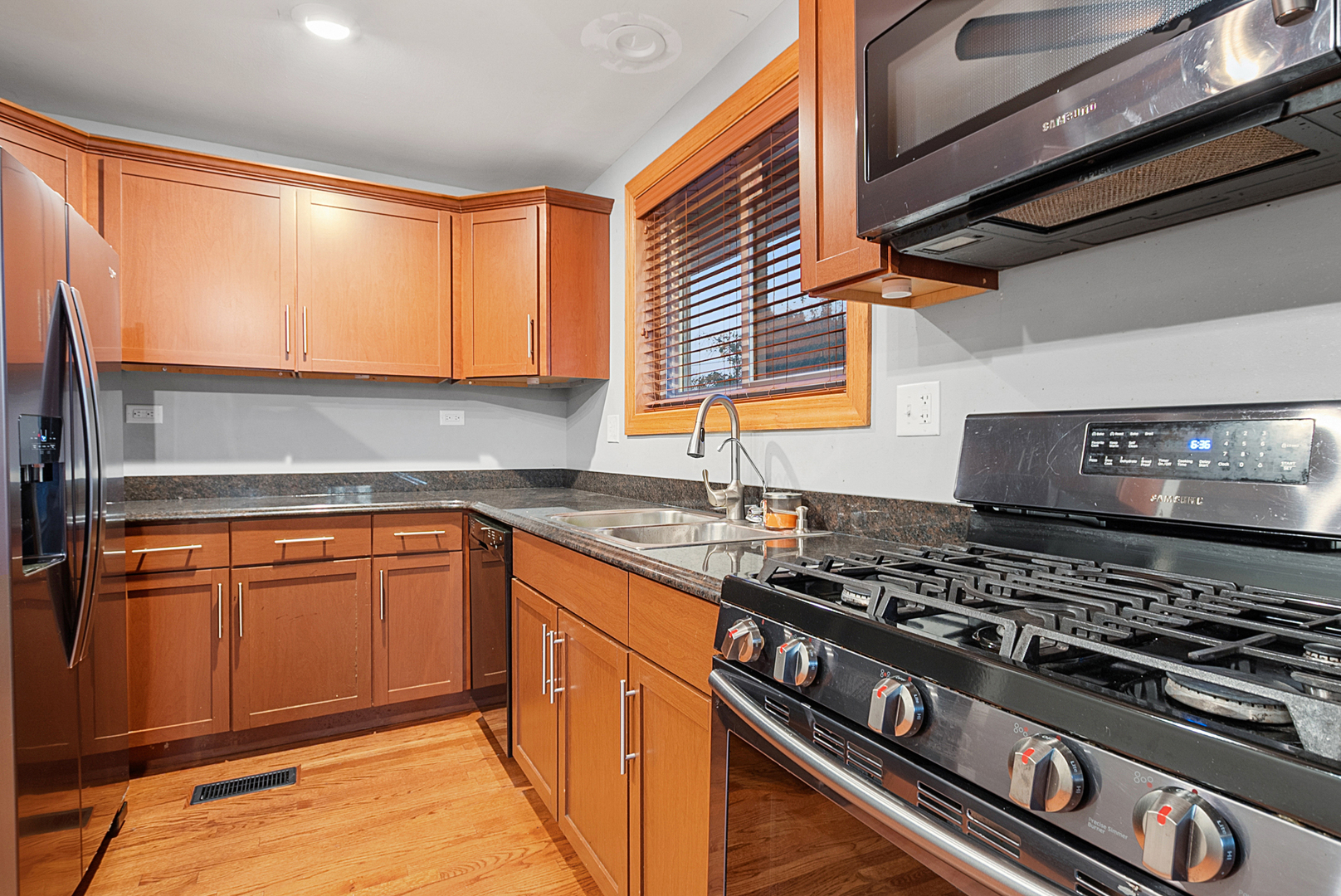 5168 W 99th Street, Oak Lawn, IL 60453