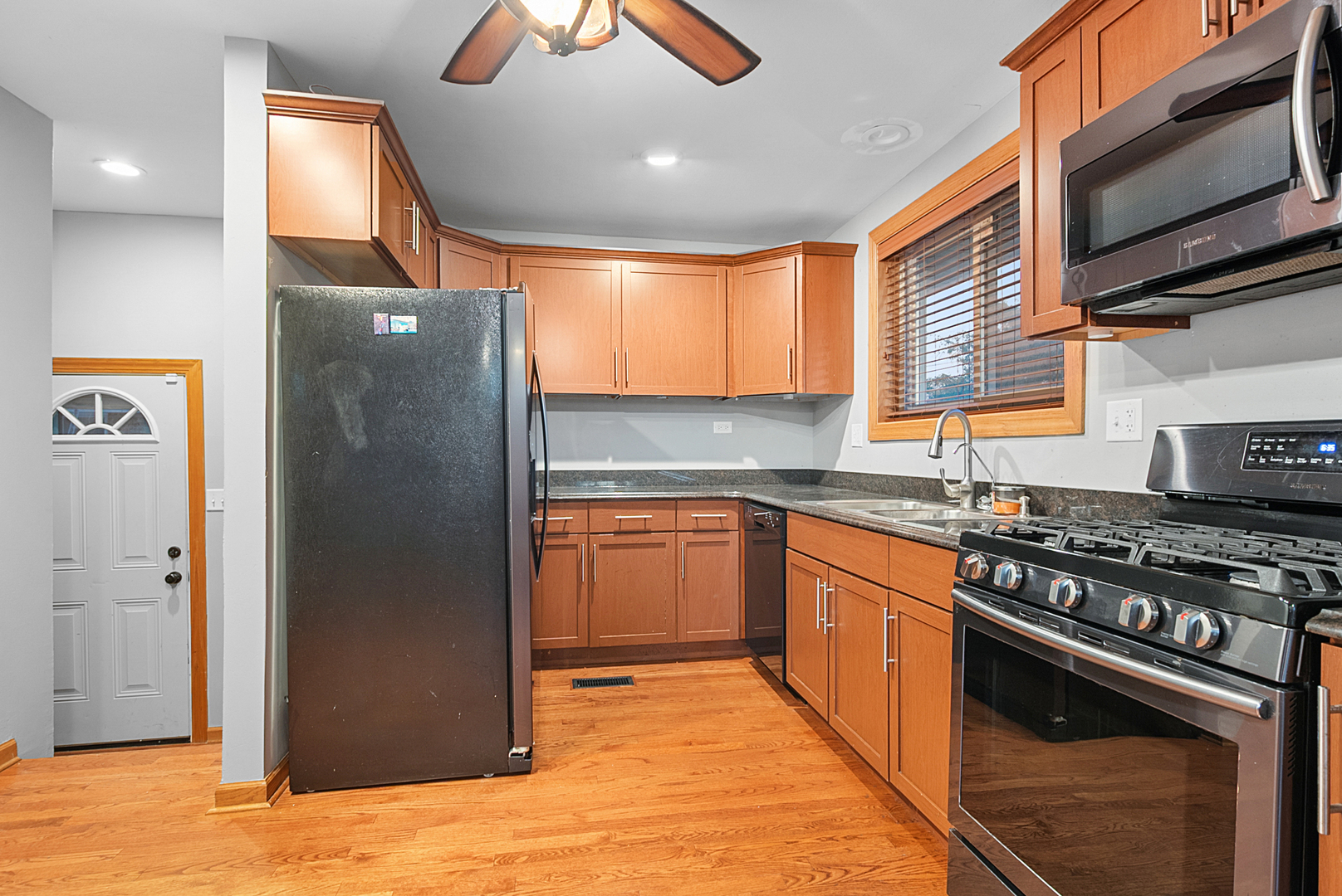 5168 W 99th Street, Oak Lawn, IL 60453