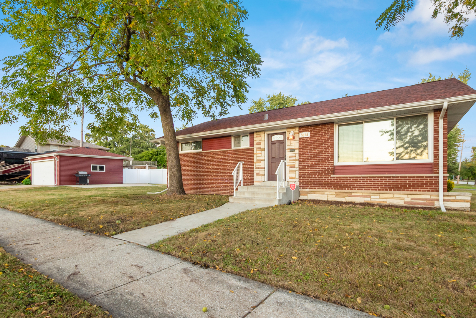 5168 W 99th Street, Oak Lawn, IL 60453