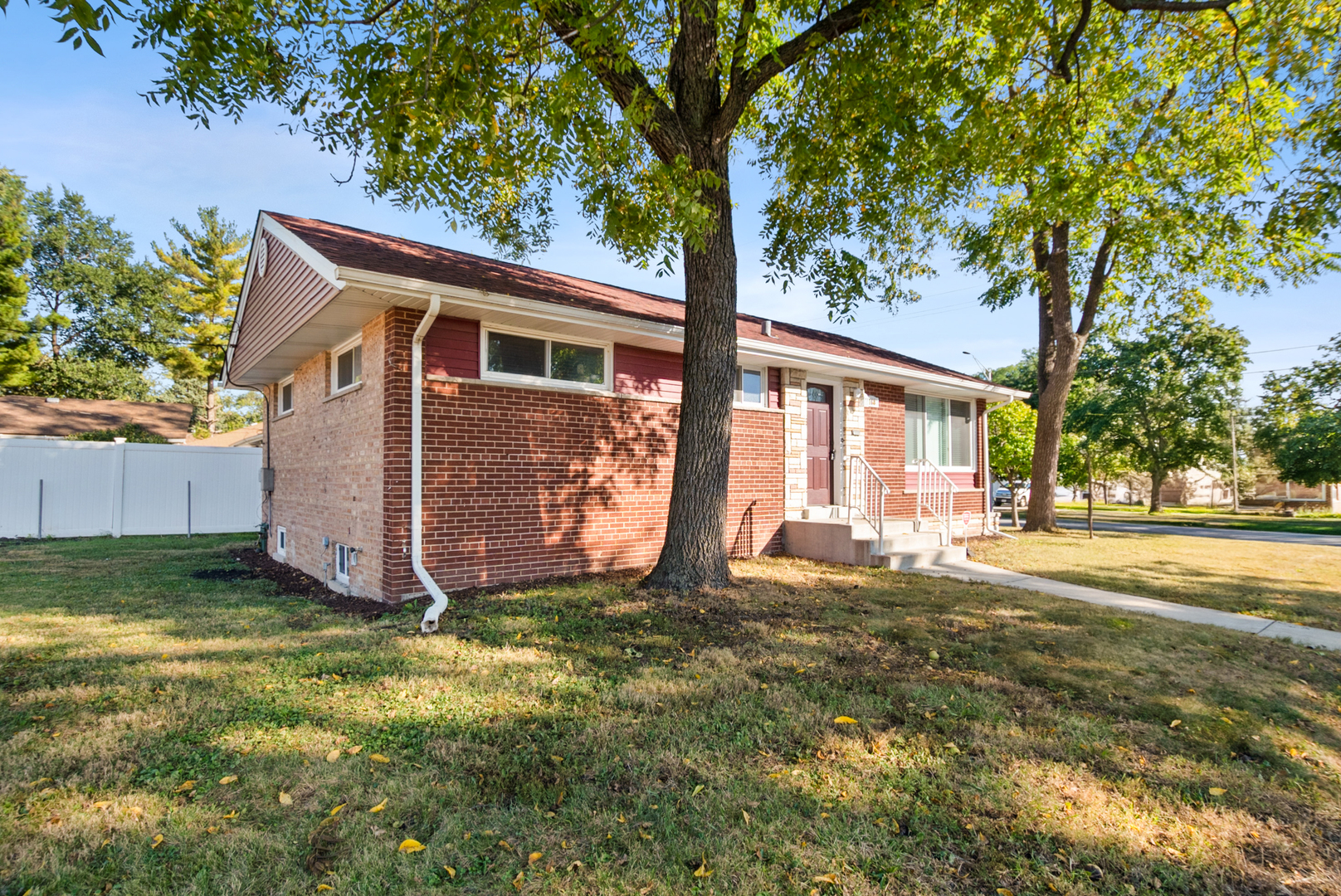 5168 W 99th Street, Oak Lawn, IL 60453