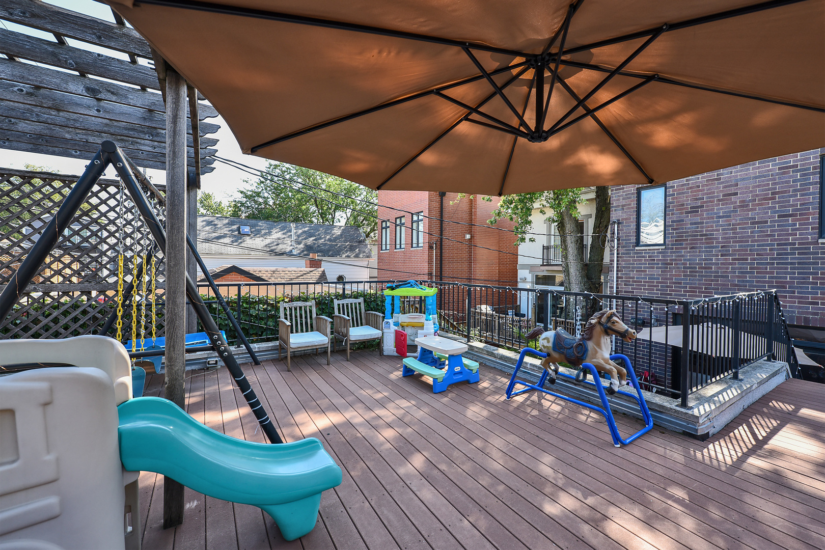 1424 W Barry Avenue, Chicago, IL 60657