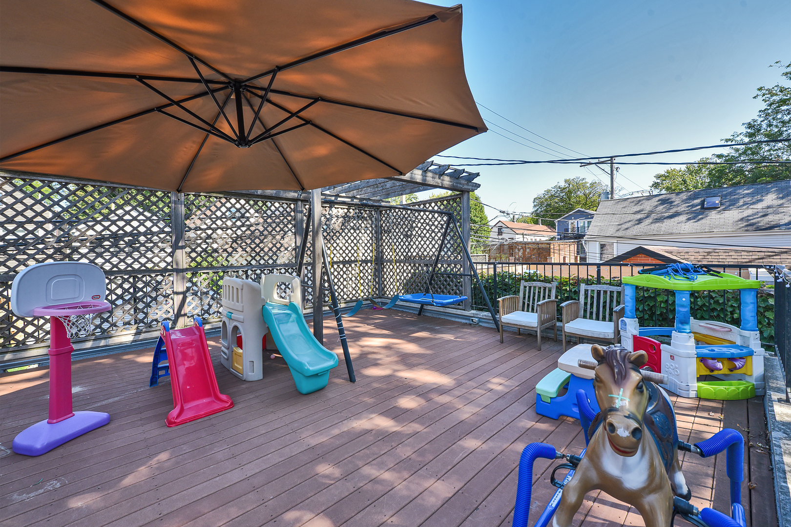 1424 W Barry Avenue, Chicago, IL 60657