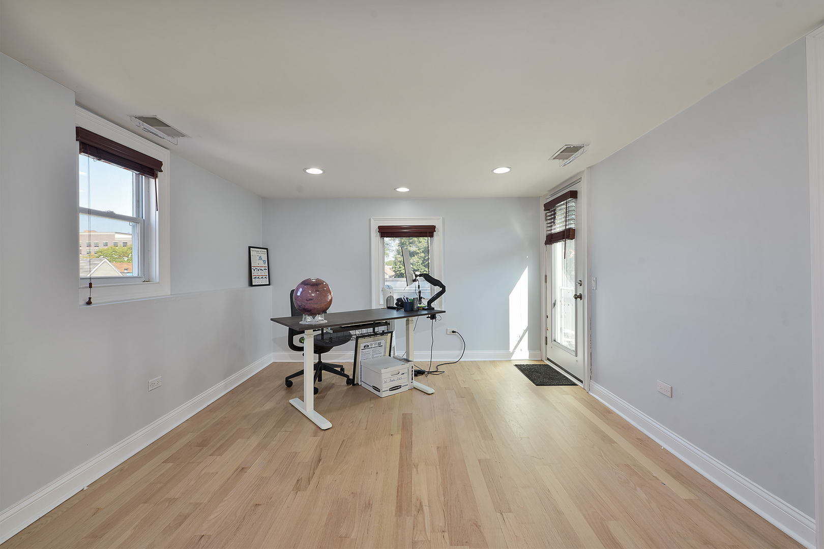 1424 W Barry Avenue, Chicago, IL 60657