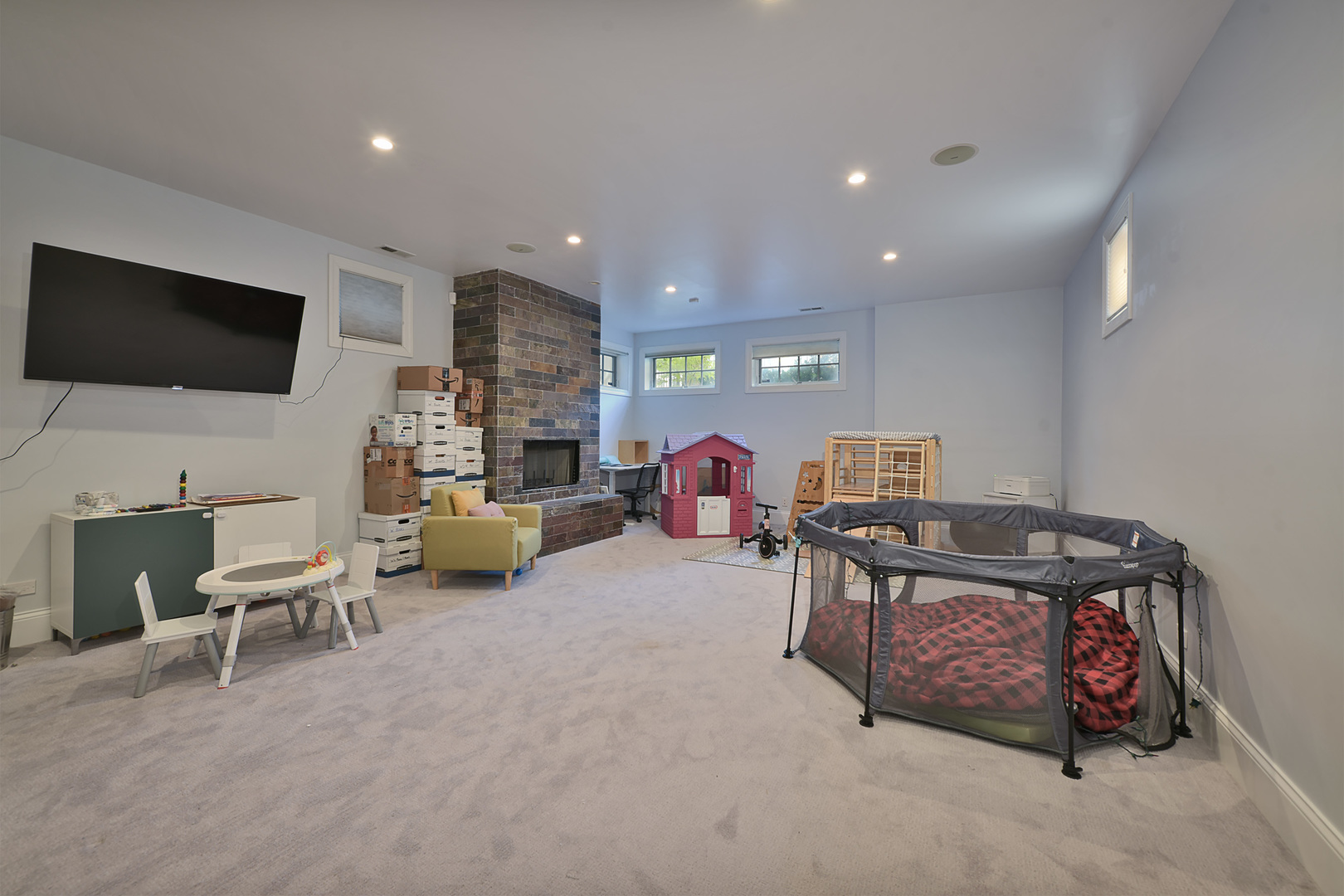 1424 W Barry Avenue, Chicago, IL 60657