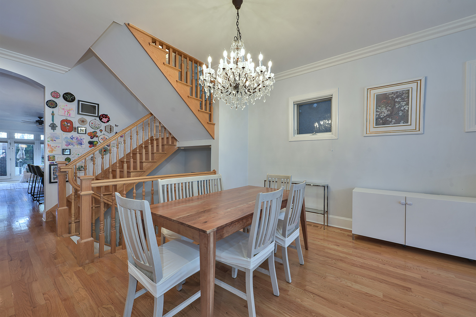 1424 W Barry Avenue, Chicago, IL 60657