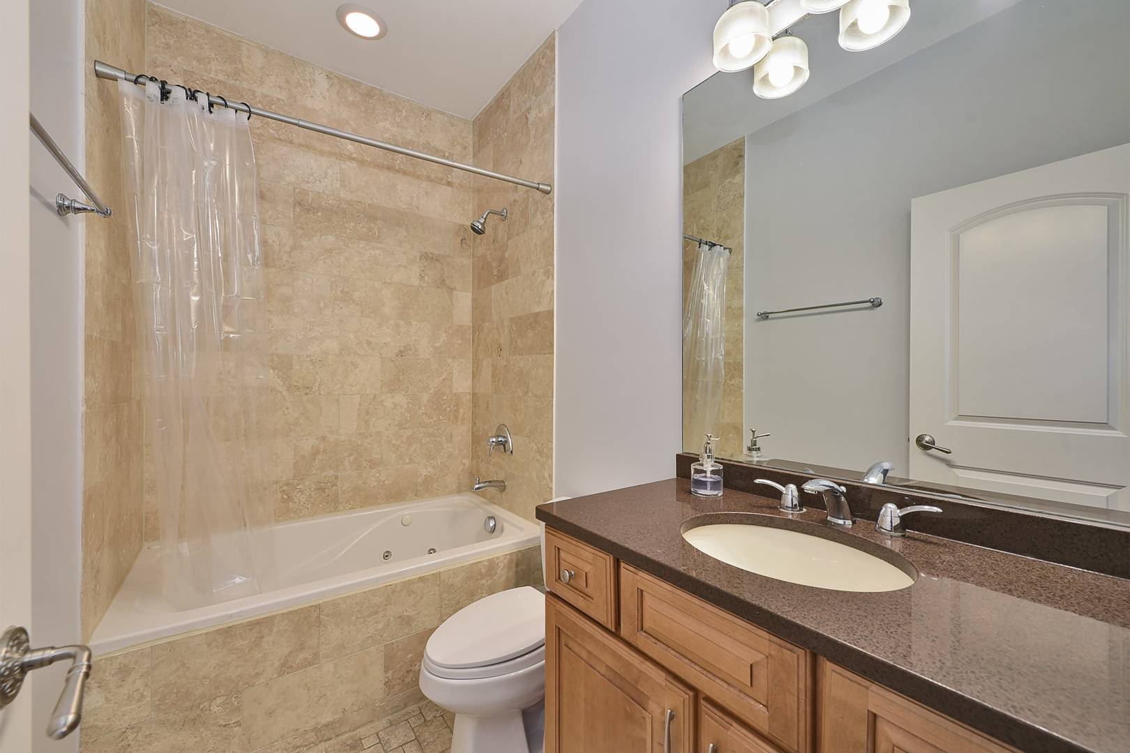 1424 W Barry Avenue, Chicago, IL 60657