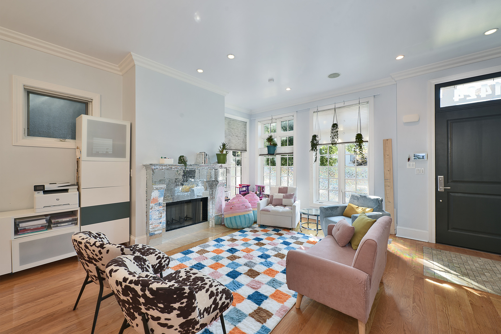 1424 W Barry Avenue, Chicago, IL 60657