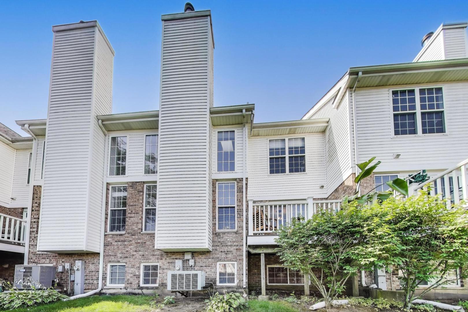 516 Citadel Circle, Westmont, IL 60559