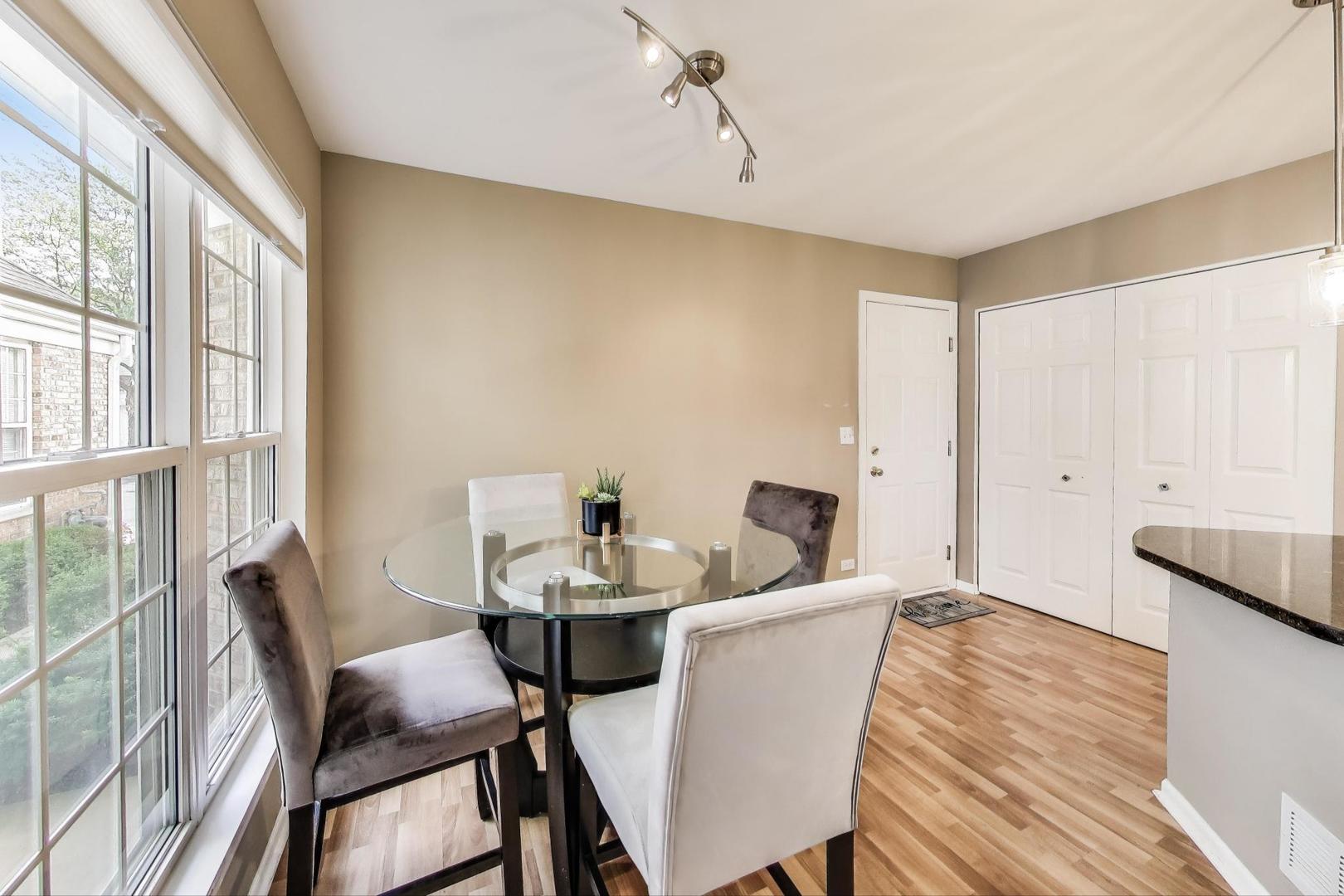 516 Citadel Circle, Westmont, IL 60559