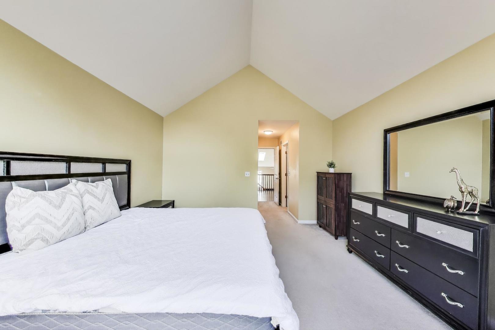 516 Citadel Circle, Westmont, IL 60559