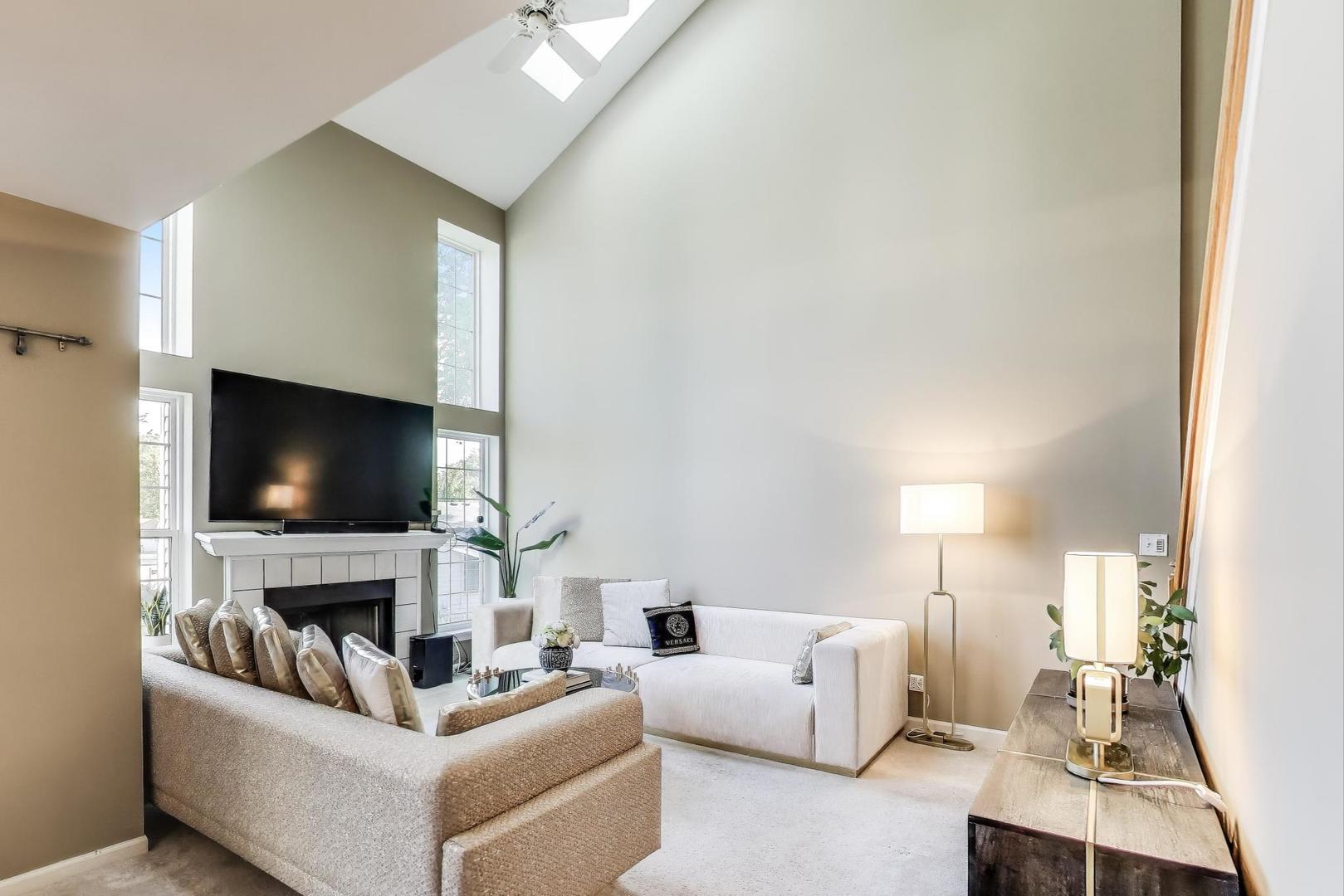 516 Citadel Circle, Westmont, IL 60559