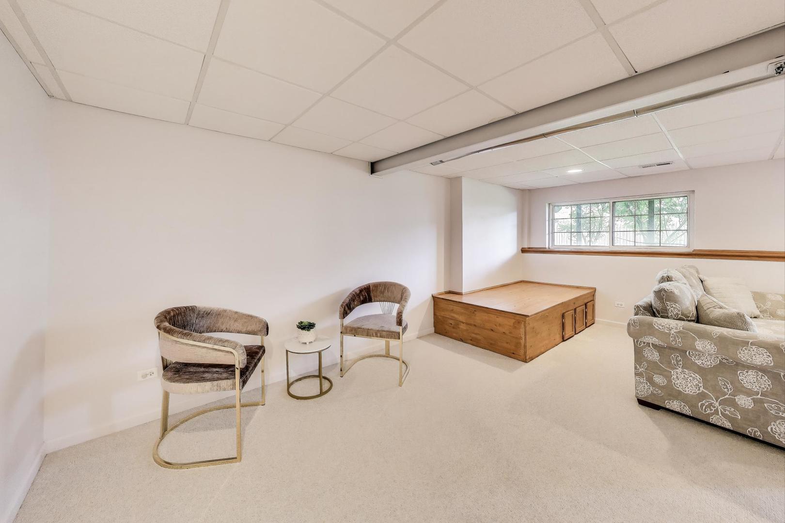 516 Citadel Circle, Westmont, IL 60559