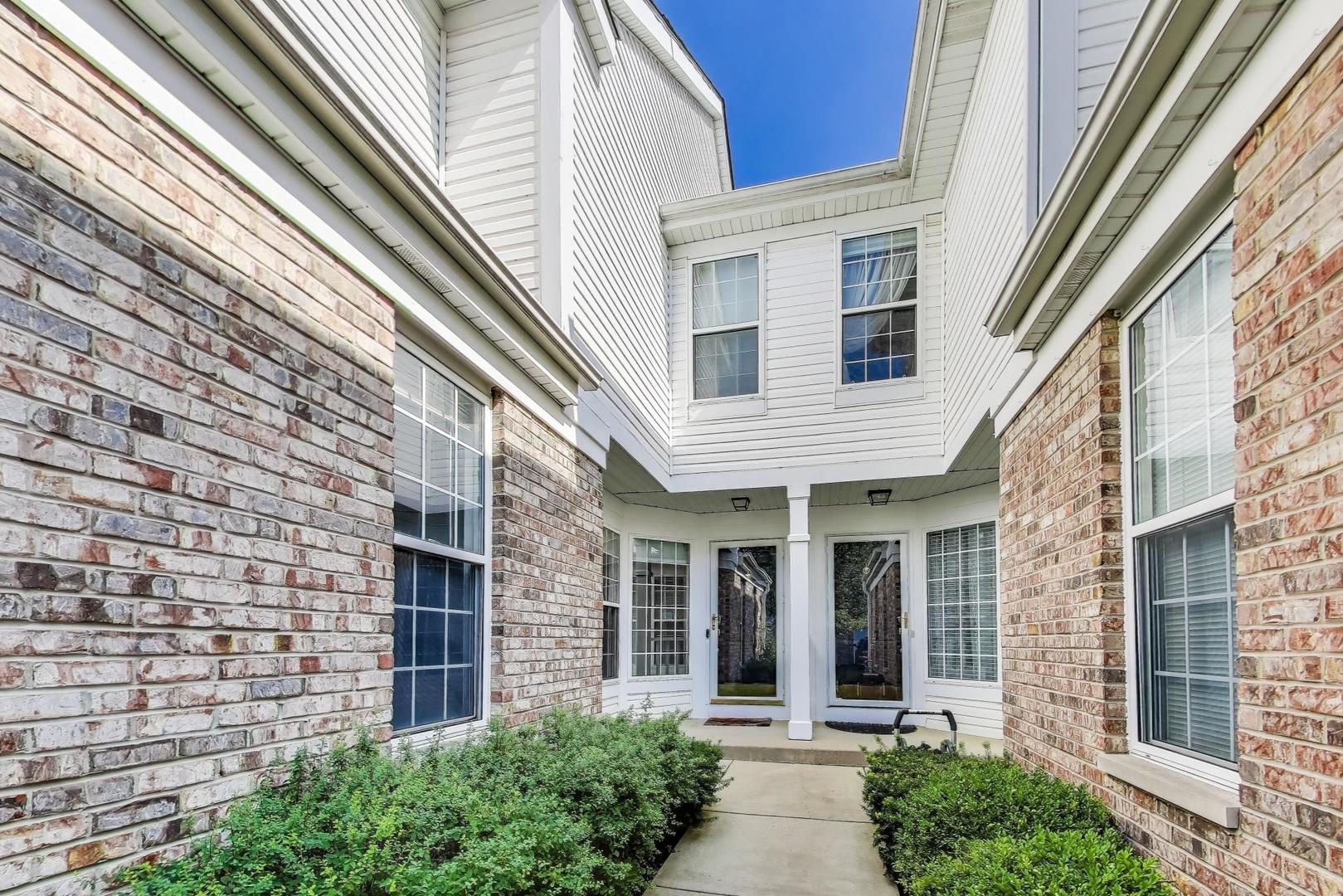 516 Citadel Circle, Westmont, IL 60559