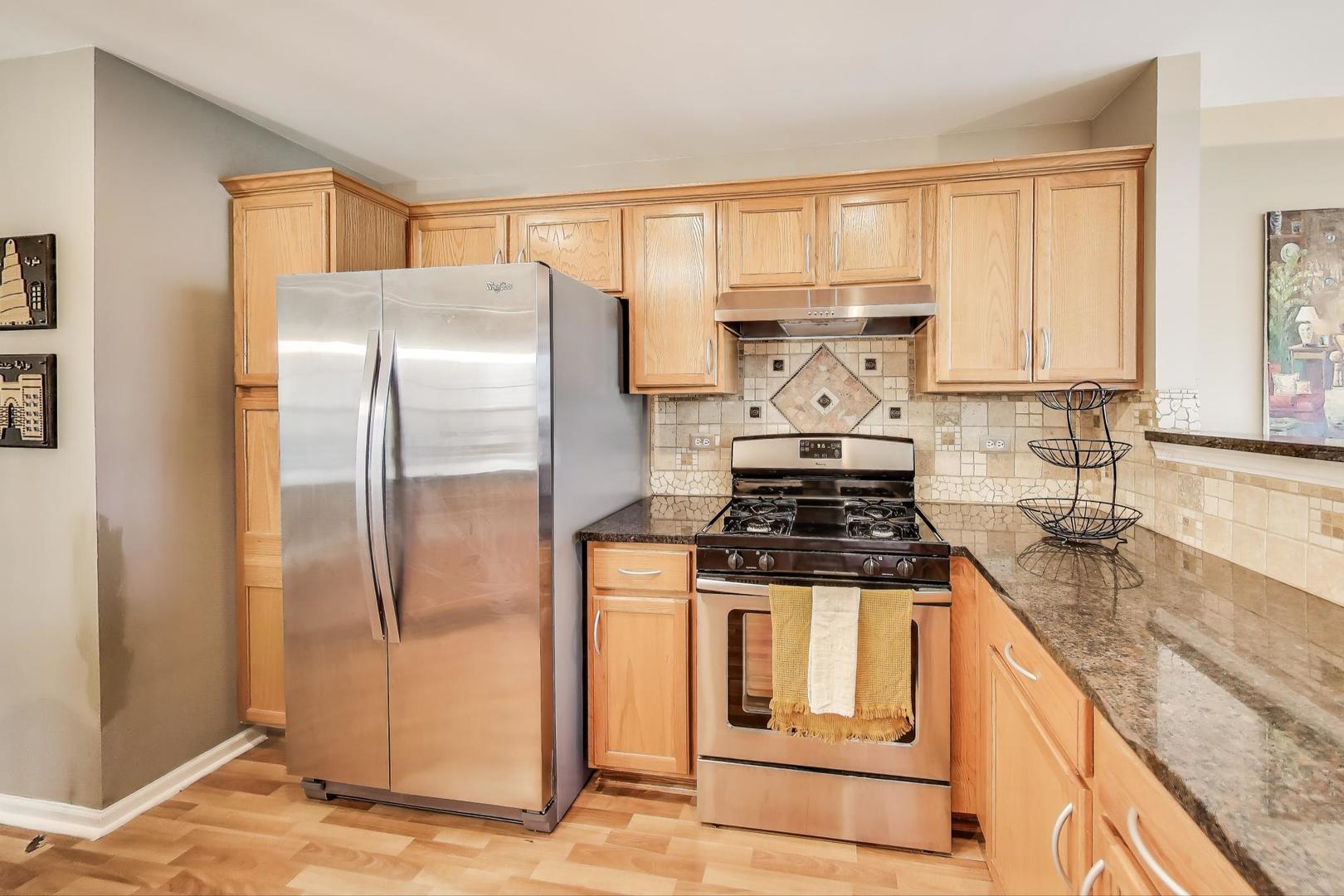 516 Citadel Circle, Westmont, IL 60559