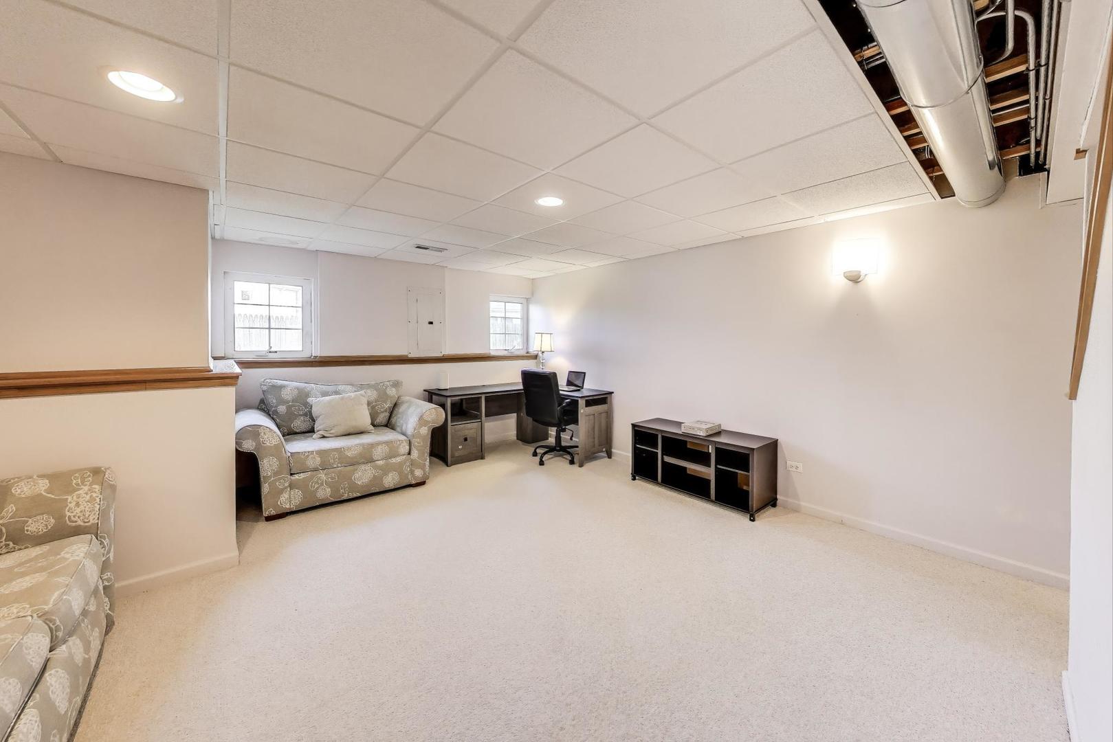 516 Citadel Circle, Westmont, IL 60559