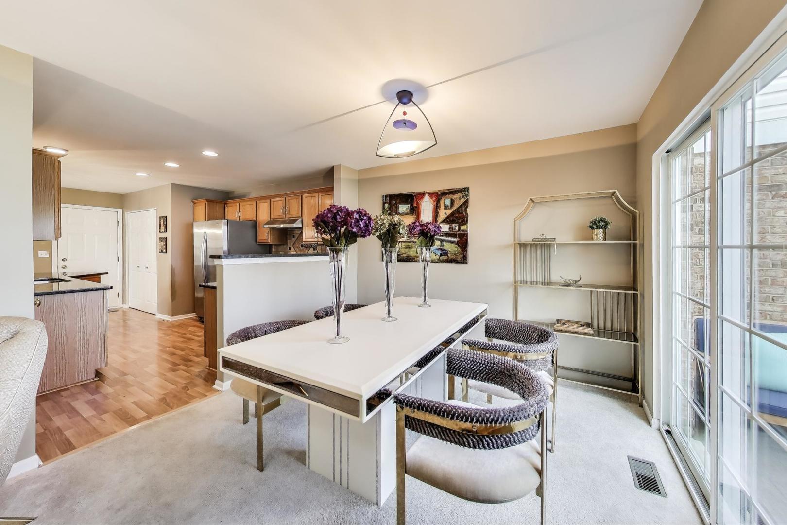 516 Citadel Circle, Westmont, IL 60559