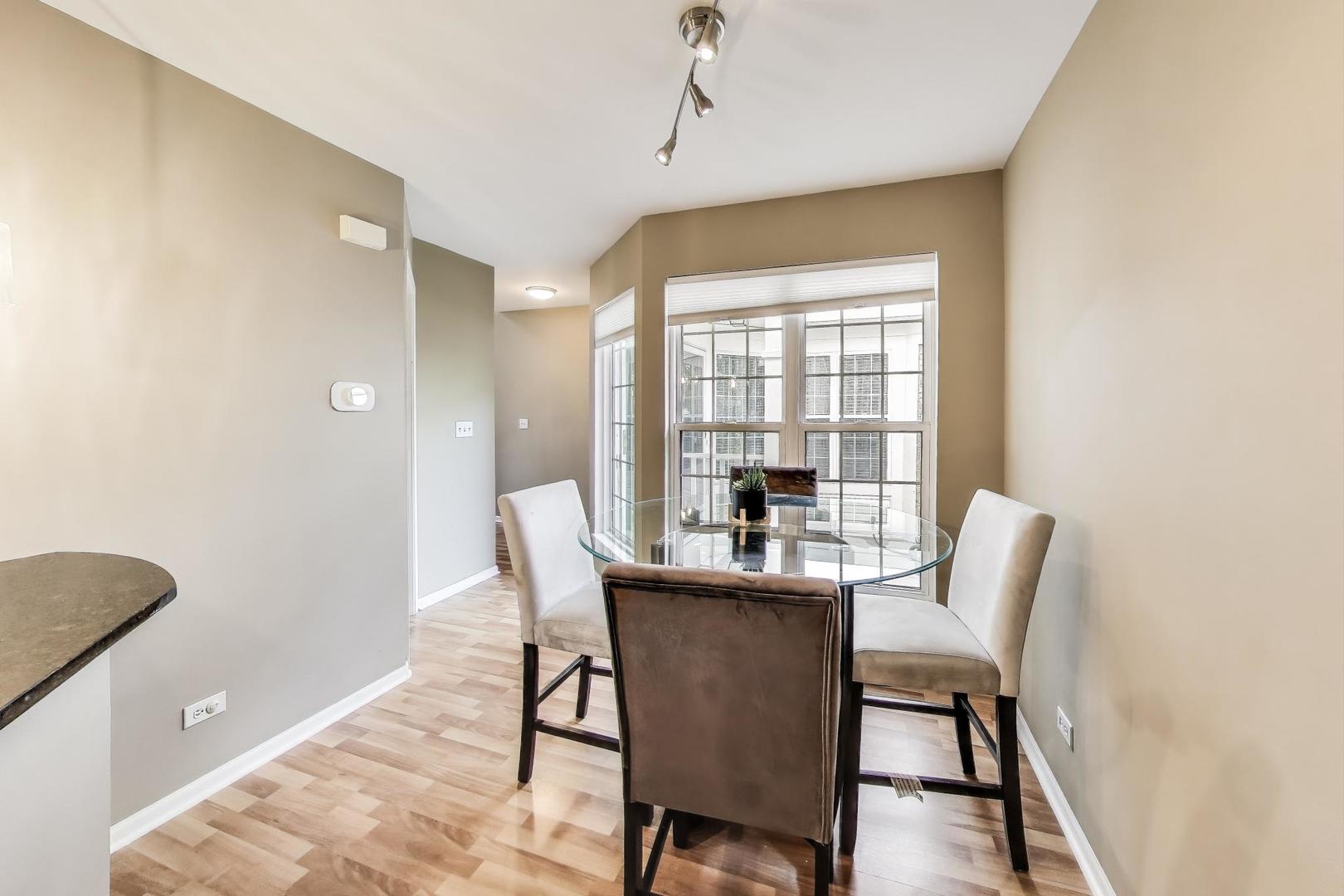 516 Citadel Circle, Westmont, IL 60559