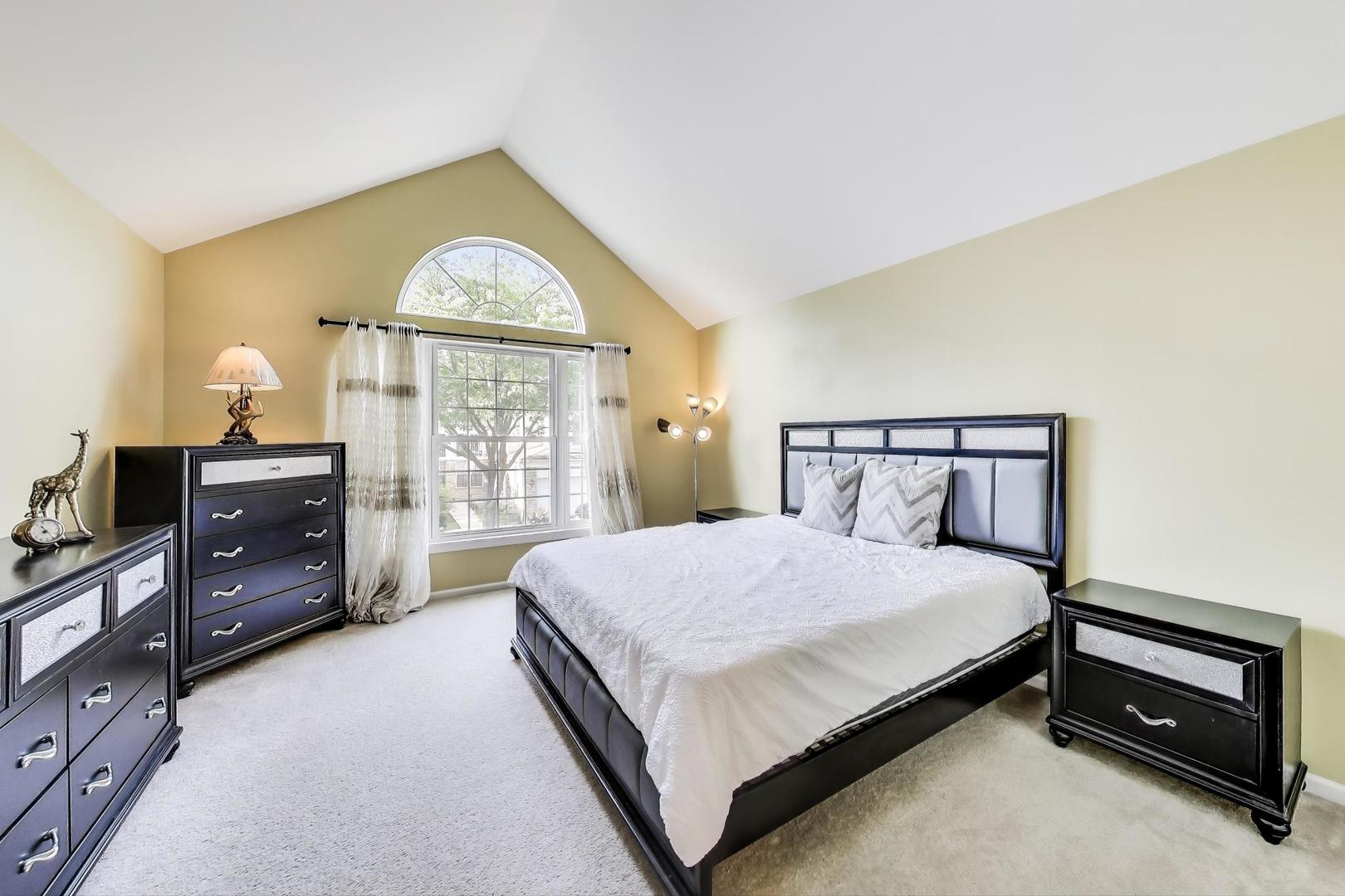 516 Citadel Circle, Westmont, IL 60559