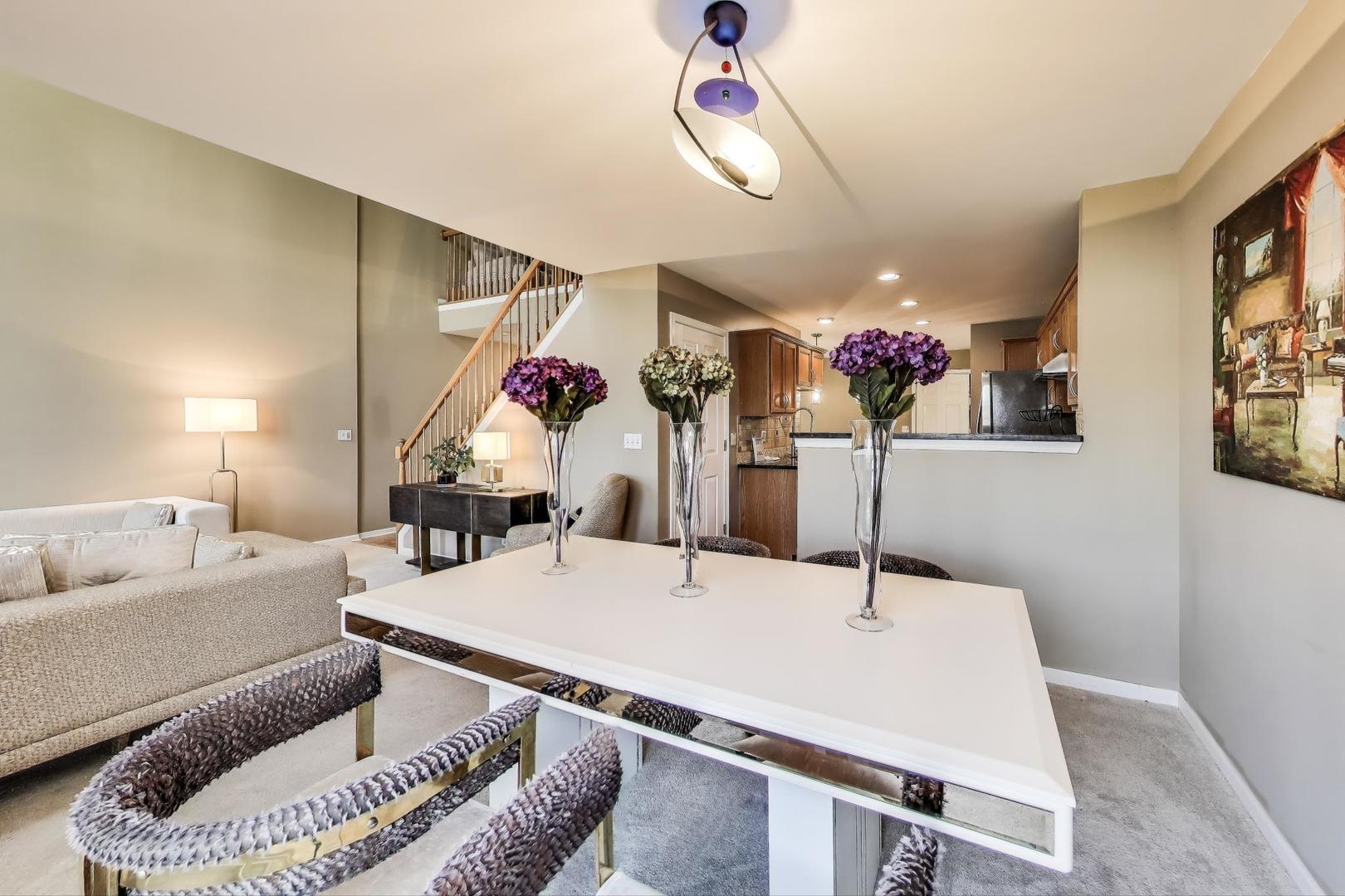 516 Citadel Circle, Westmont, IL 60559