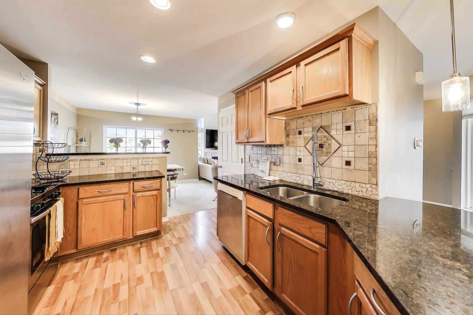 516 Citadel Circle, Westmont, IL 60559