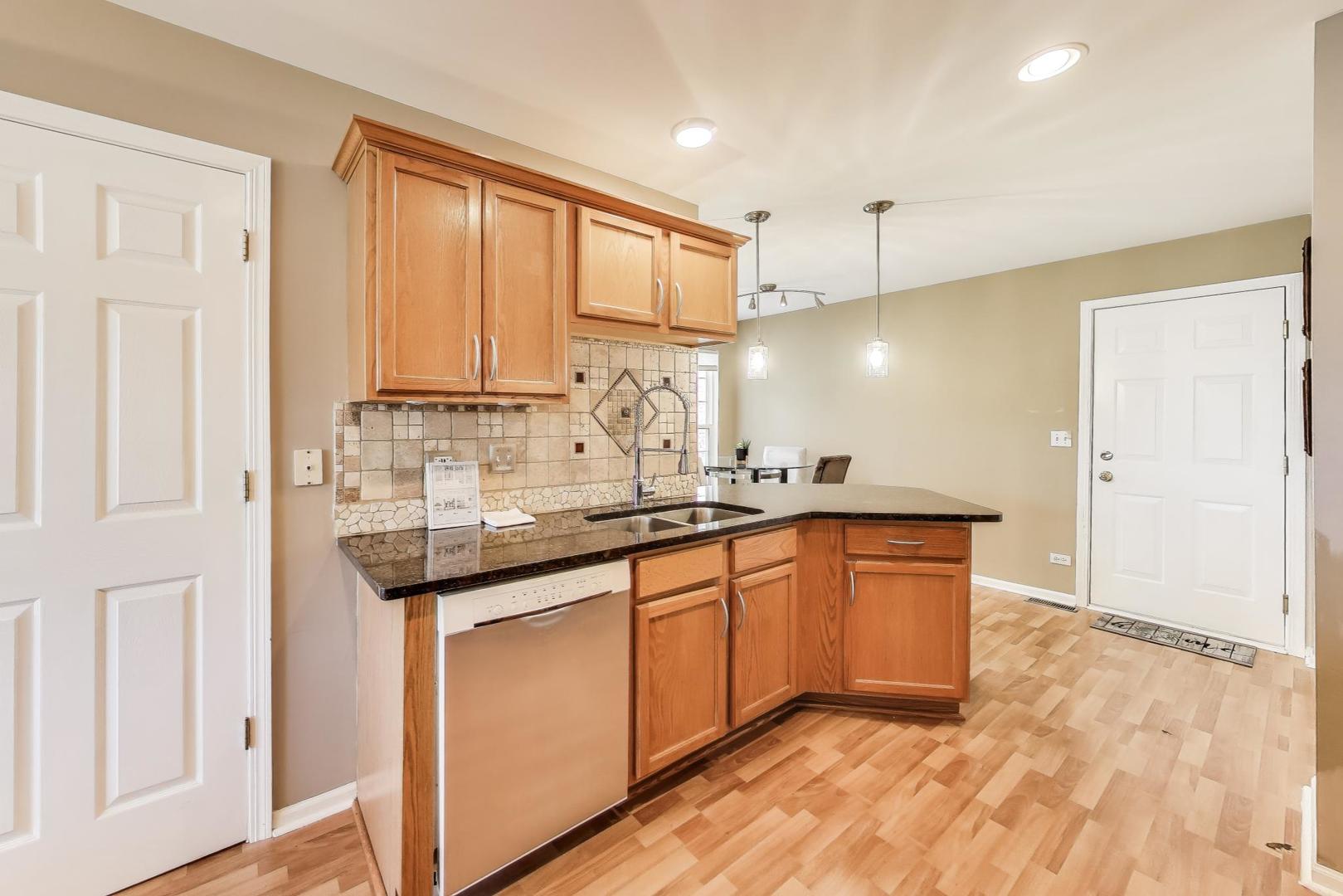 516 Citadel Circle, Westmont, IL 60559