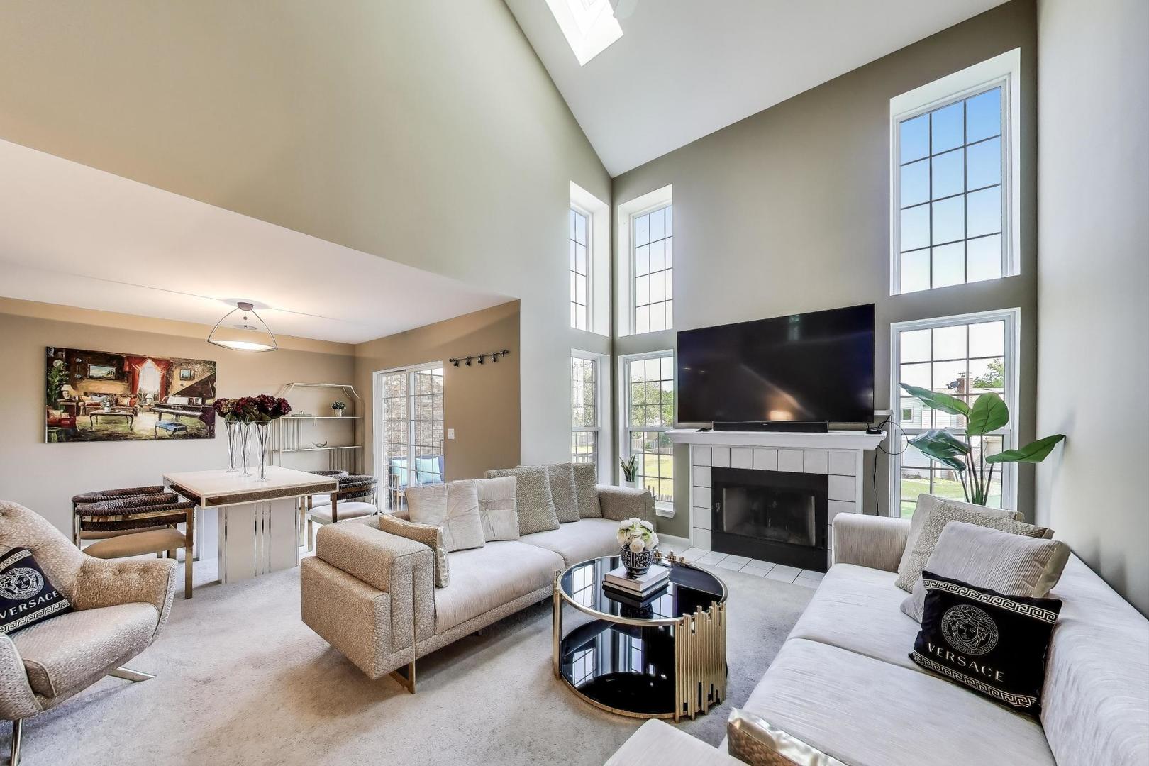 516 Citadel Circle, Westmont, IL 60559