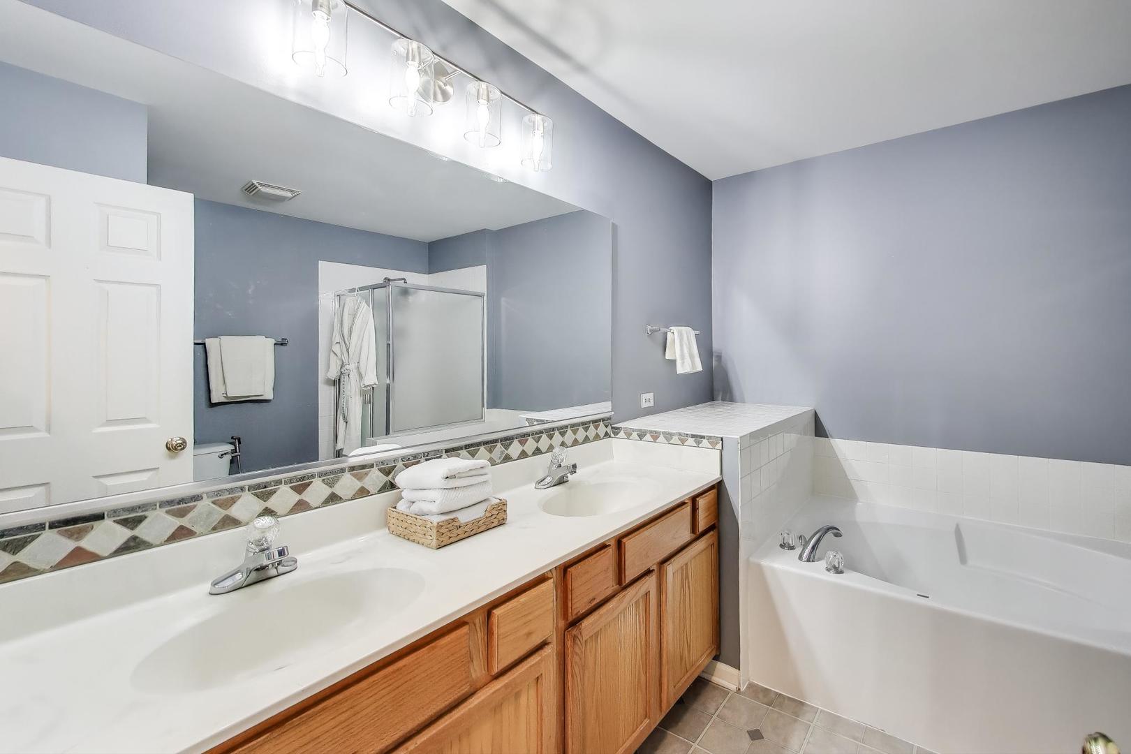 516 Citadel Circle, Westmont, IL 60559