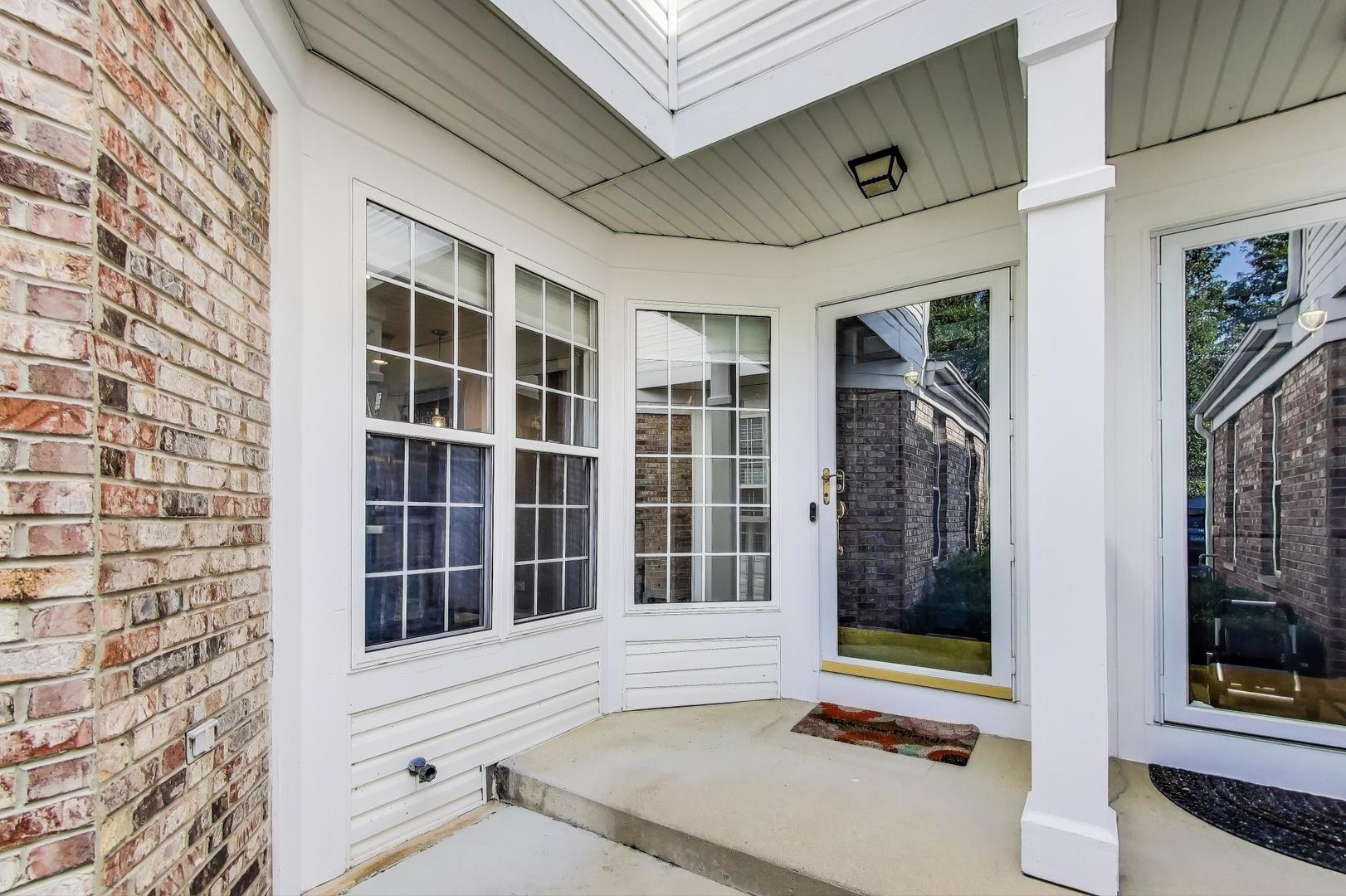 516 Citadel Circle, Westmont, IL 60559