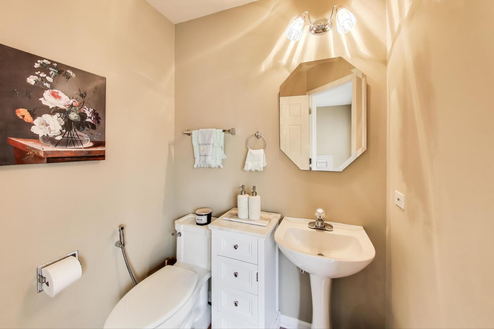 516 Citadel Circle, Westmont, IL 60559