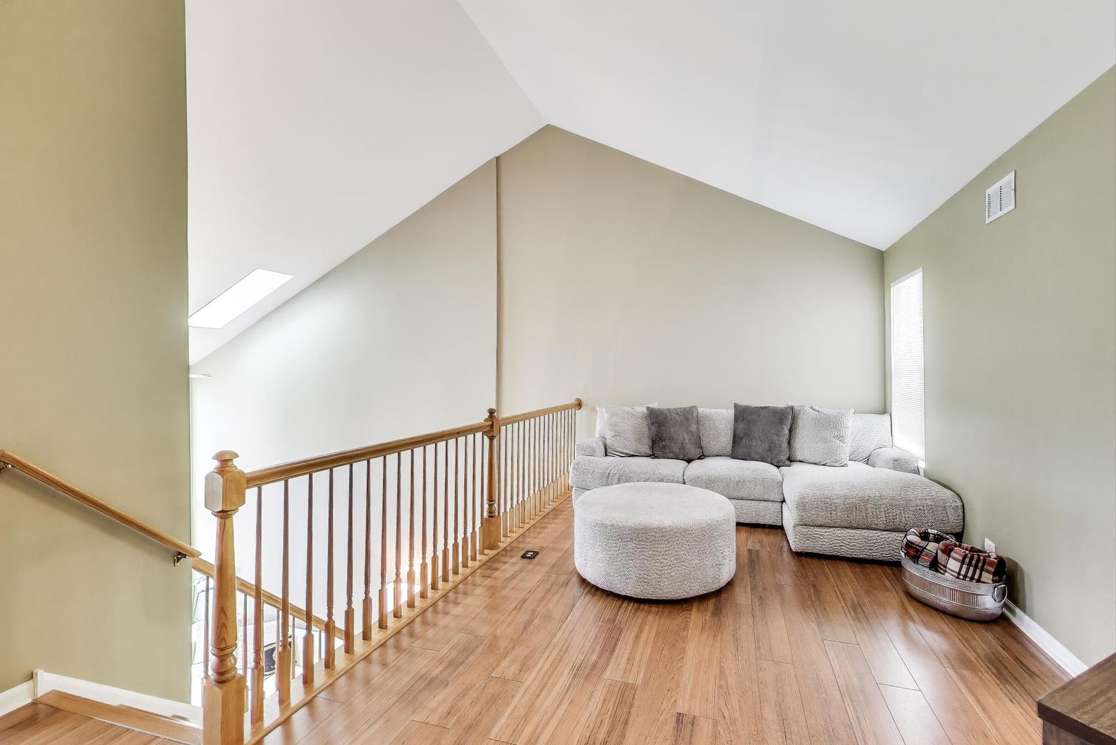 516 Citadel Circle, Westmont, IL 60559