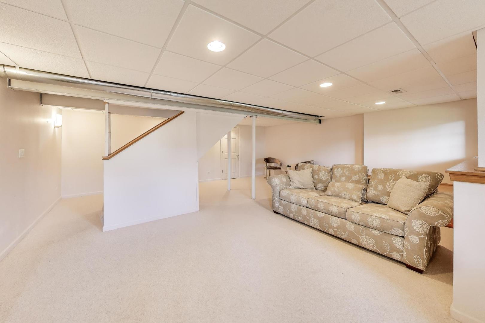 516 Citadel Circle, Westmont, IL 60559