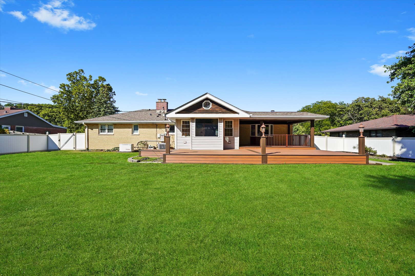 354 Oakwood Drive, Crete, IL 60417