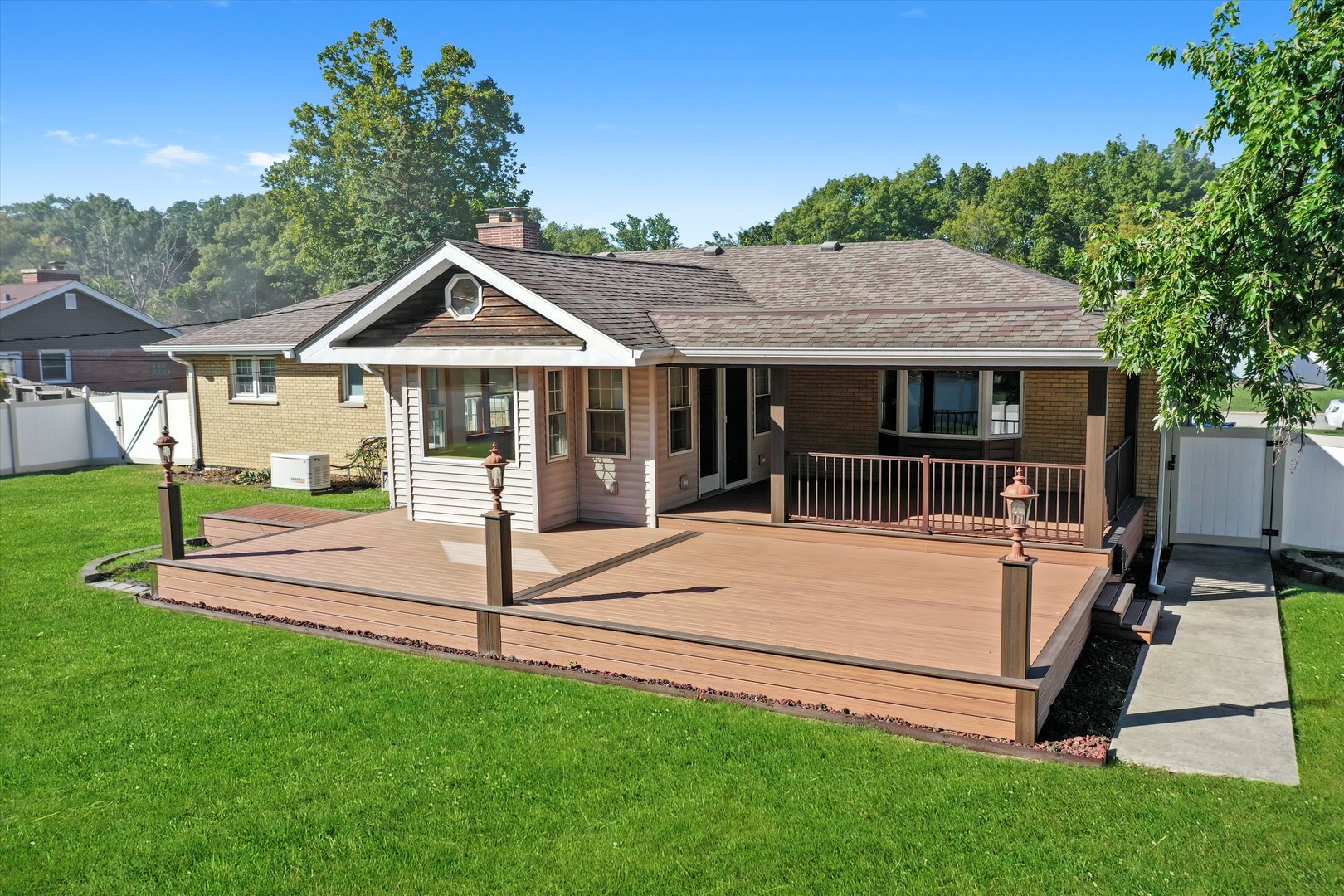 354 Oakwood Drive, Crete, IL 60417