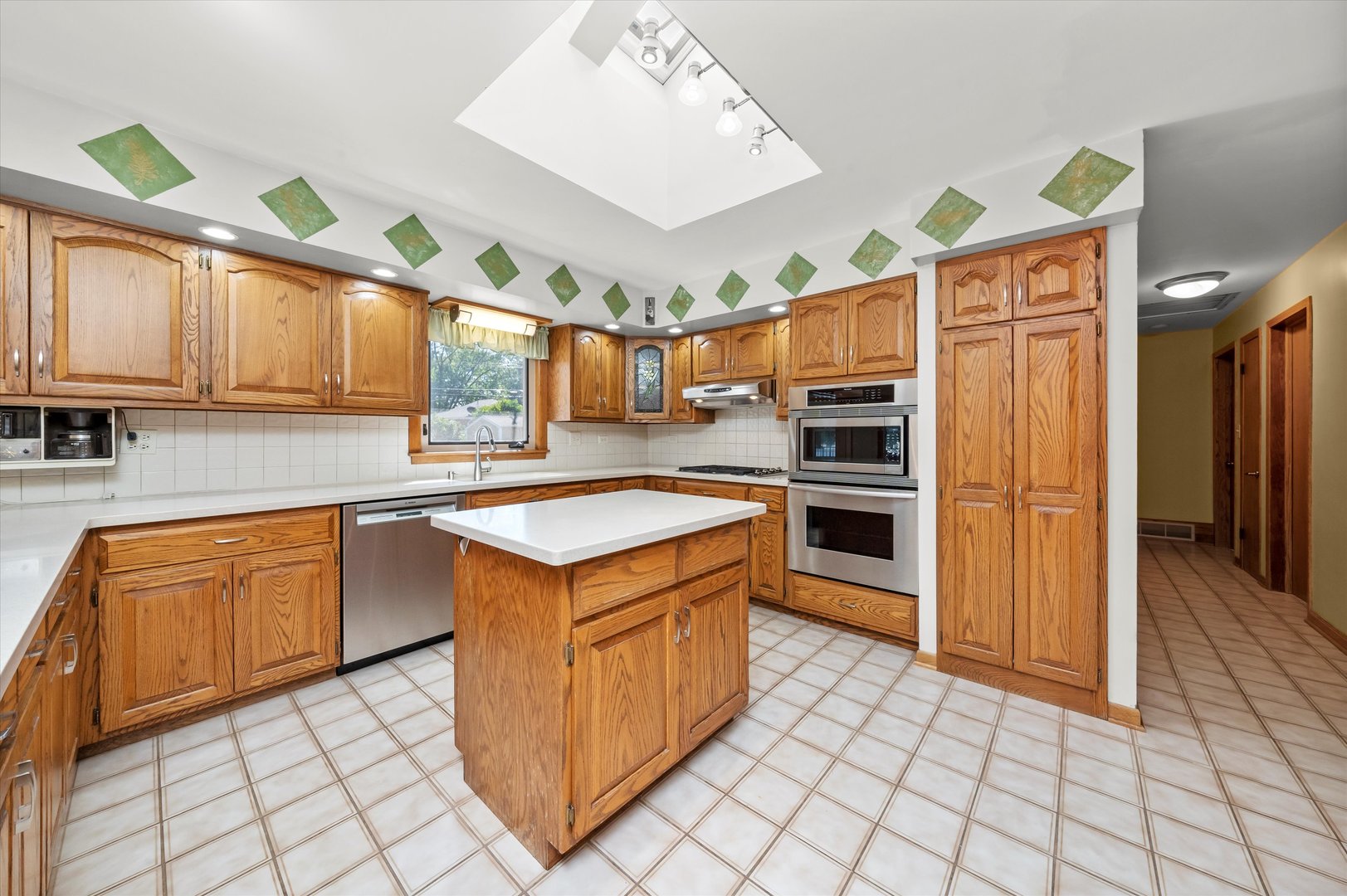 354 Oakwood Drive, Crete, IL 60417