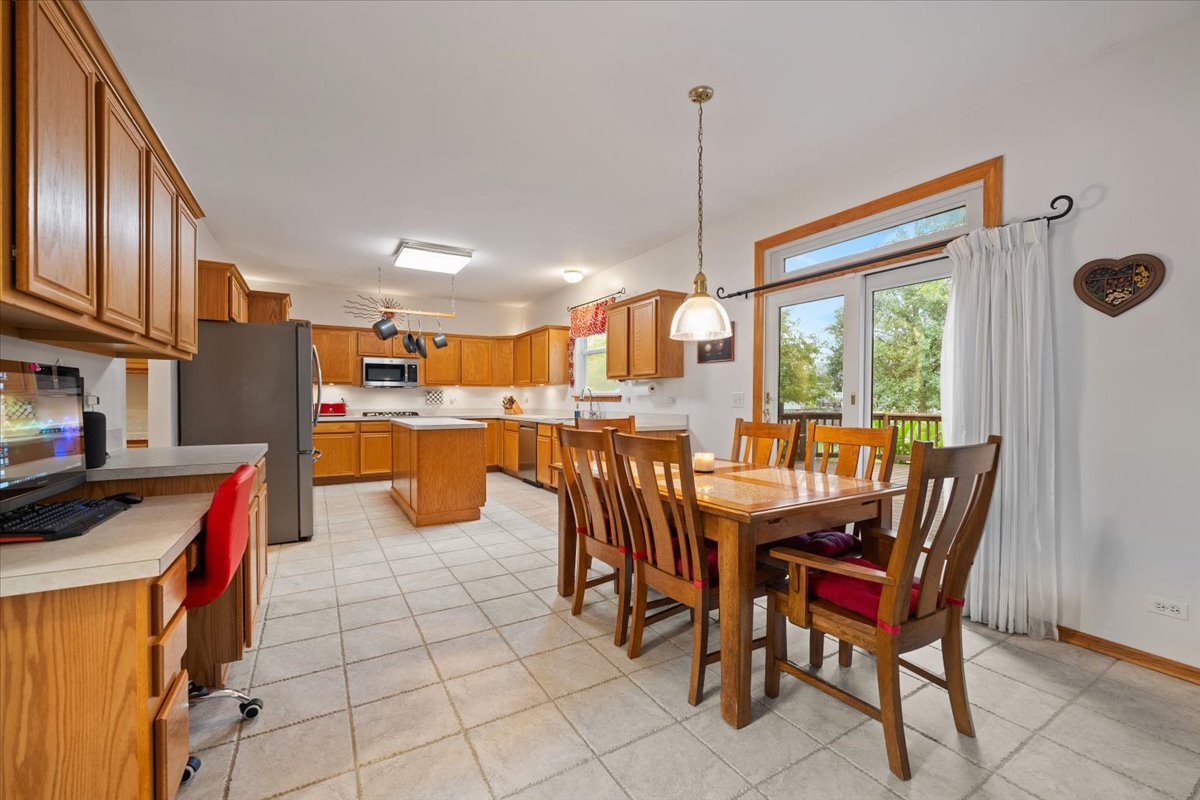 1903 Flagstone Lane, Aurora, IL 60502