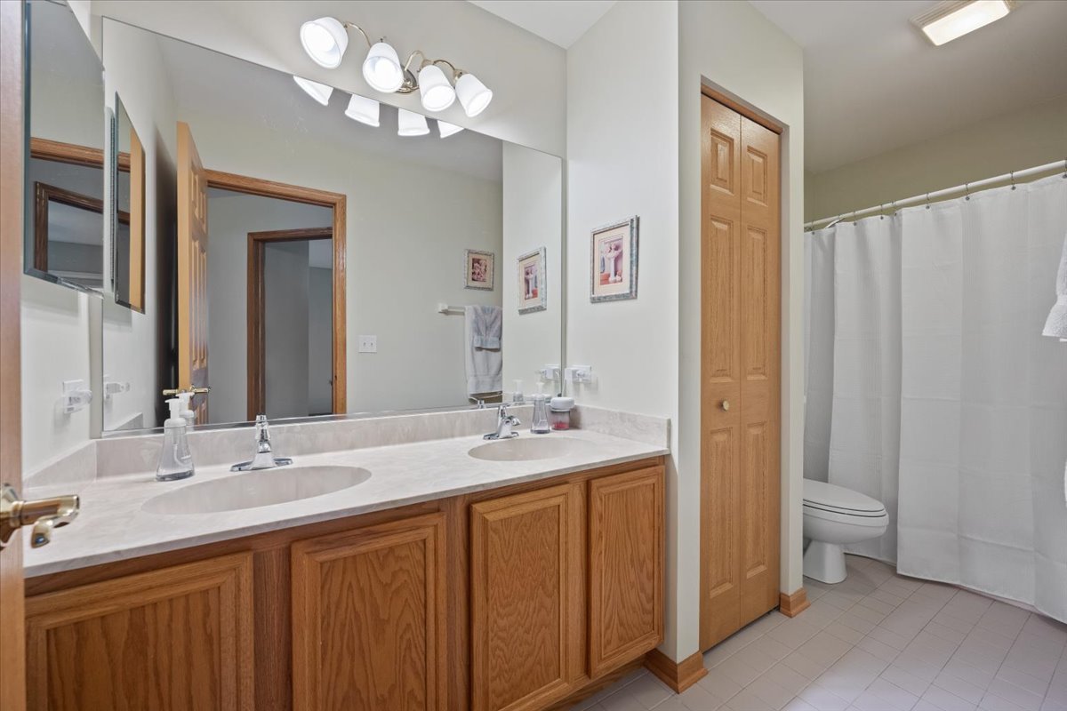 1903 Flagstone Lane, Aurora, IL 60502