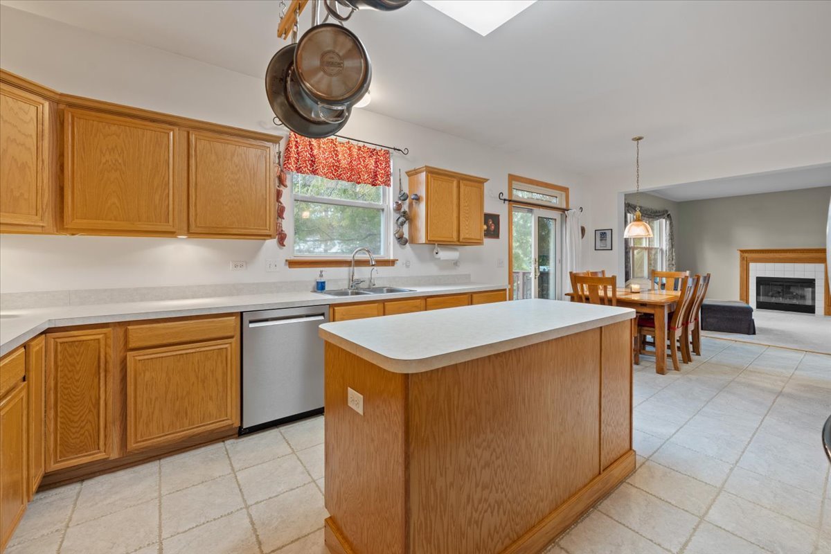 1903 Flagstone Lane, Aurora, IL 60502