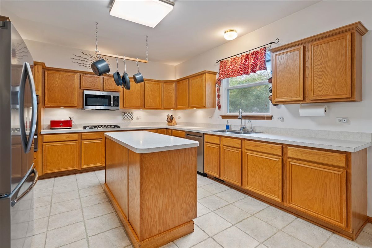 1903 Flagstone Lane, Aurora, IL 60502