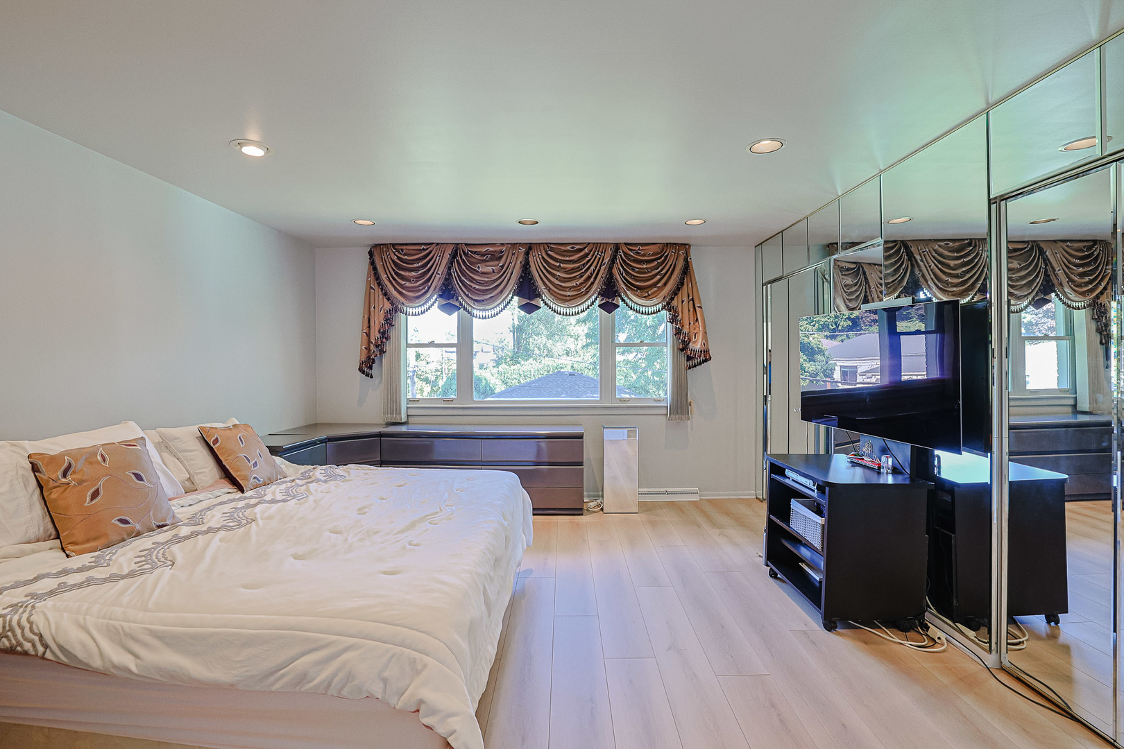 3306 Wilmette Avenue, Wilmette, IL 60091