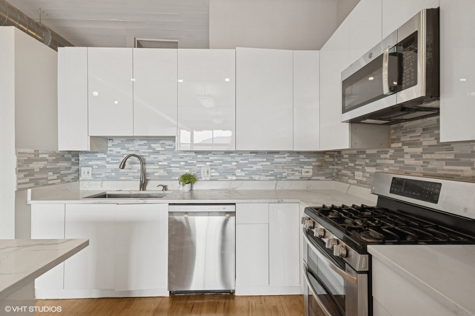221 E Cullerton Street #517, Chicago, IL 60616