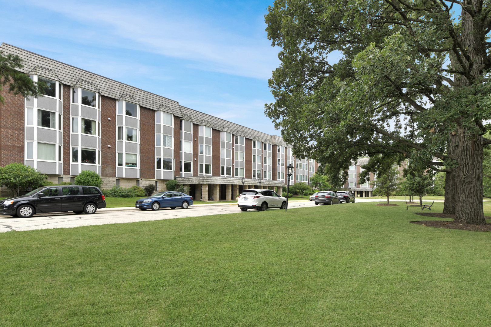 2500 Windsor Mall #1J, Park Ridge, IL 60068